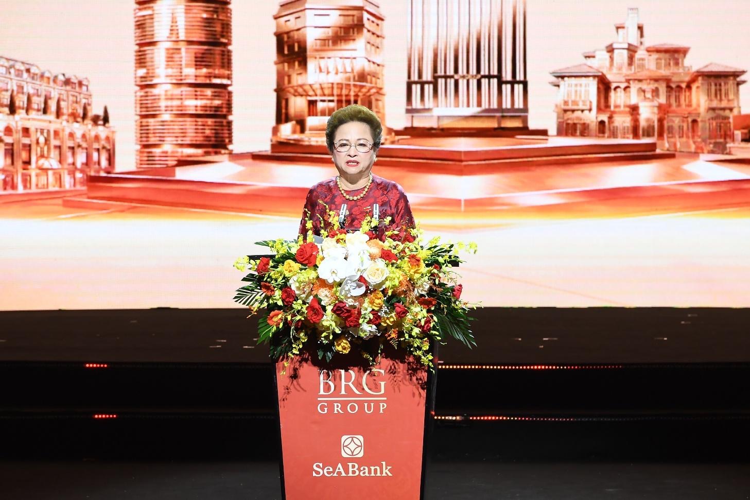 Chủ tịch Tập đo&agrave;n BRG Nguyễn Thị Nga nhận danh hiệu Anh h&ugrave;ng Lao động thời kỳ đổi mới- Ảnh 4.