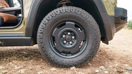 Jeep Recon điện mạnh 670 mã lực nhưng chỉ đi khoảng 357 km - Ảnh 3.