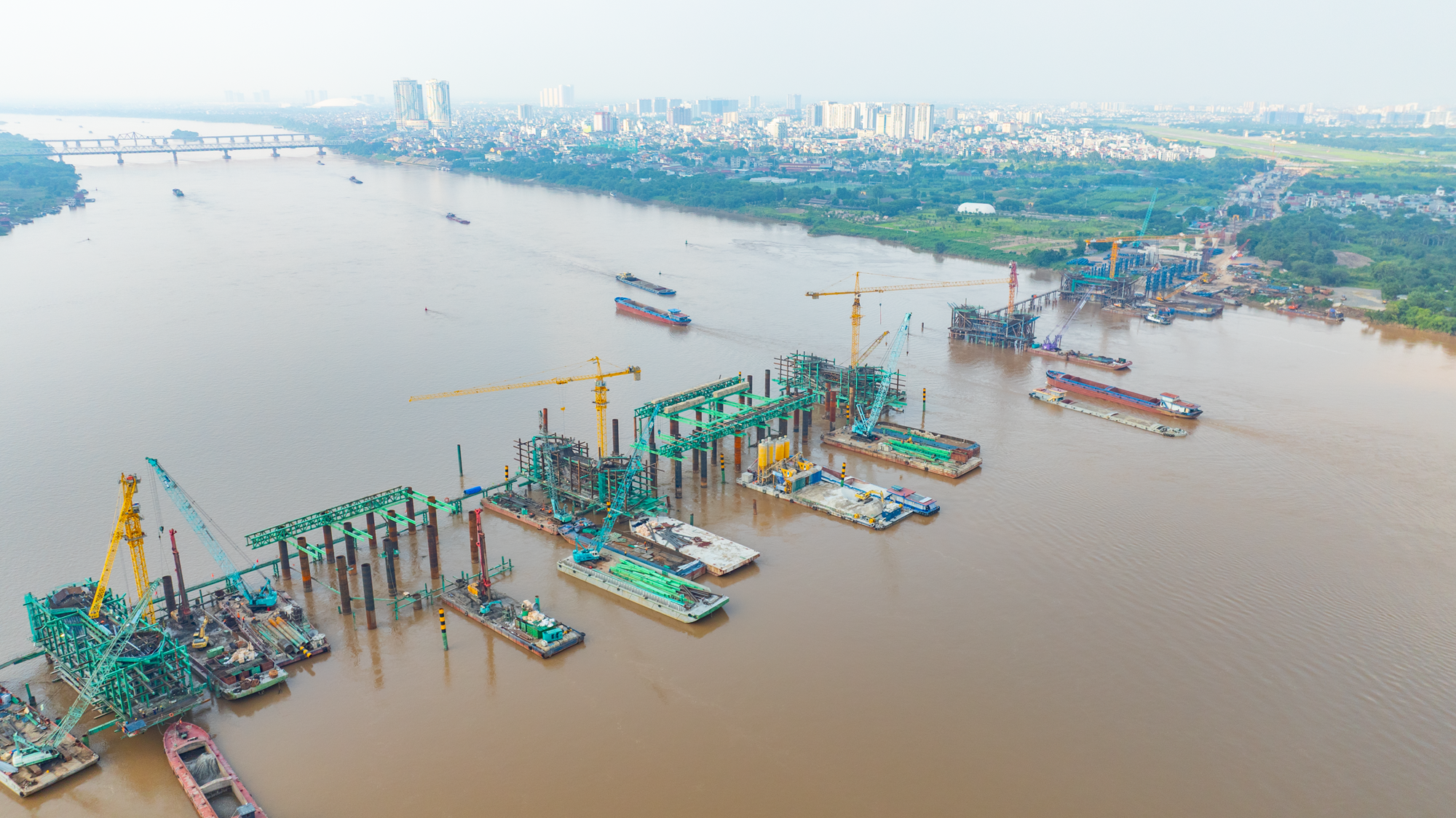H&agrave; Nội: Ba đại c&ocirc;ng trường cầu vượt s&ocirc;ng Hồng c&ugrave;ng tăng tốc, chạy đua về đ&iacute;ch trước APEC- Ảnh 1.