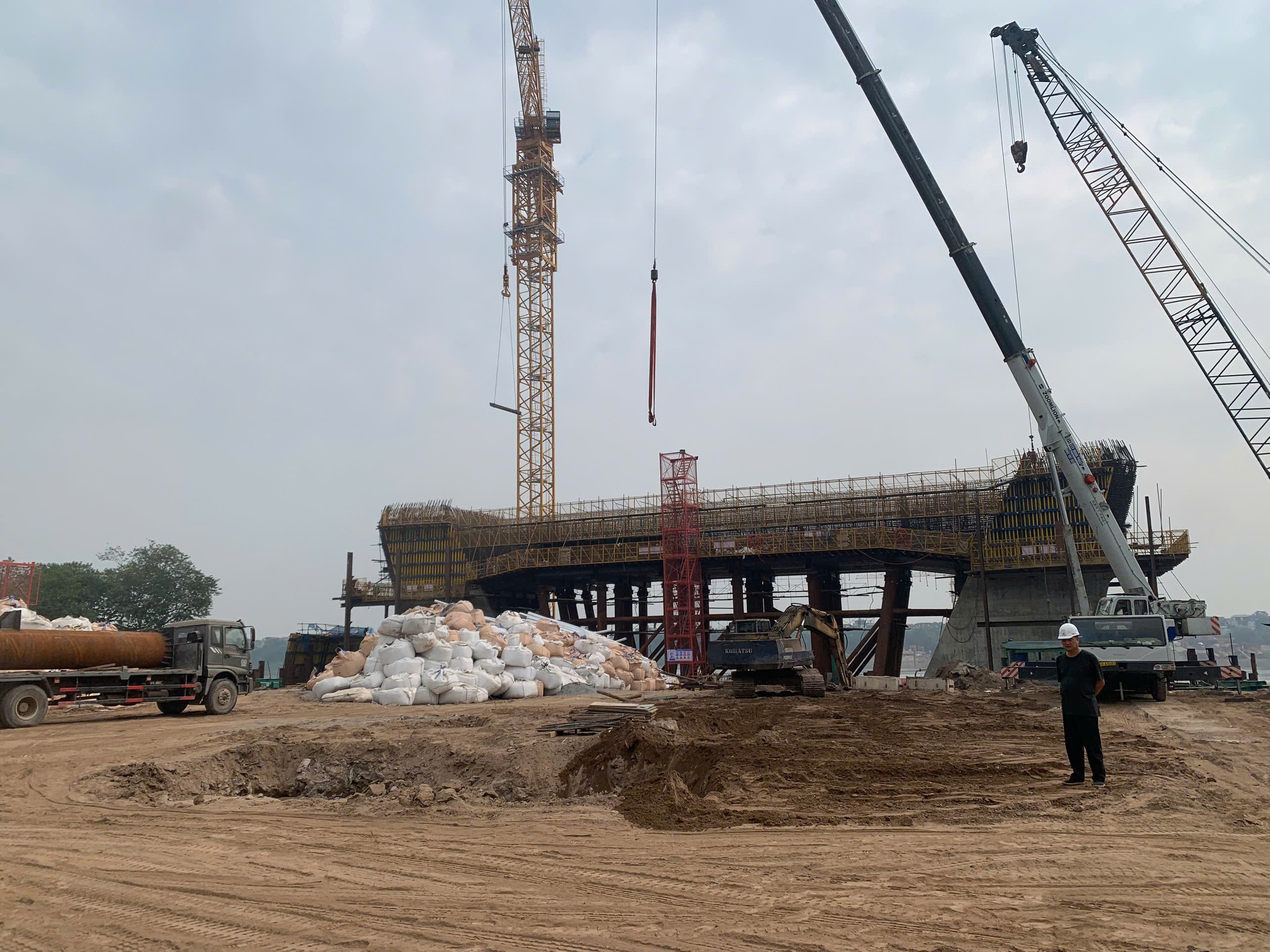H&agrave; Nội: Ba đại c&ocirc;ng trường cầu vượt s&ocirc;ng Hồng c&ugrave;ng tăng tốc, chạy đua về đ&iacute;ch trước APEC- Ảnh 14.