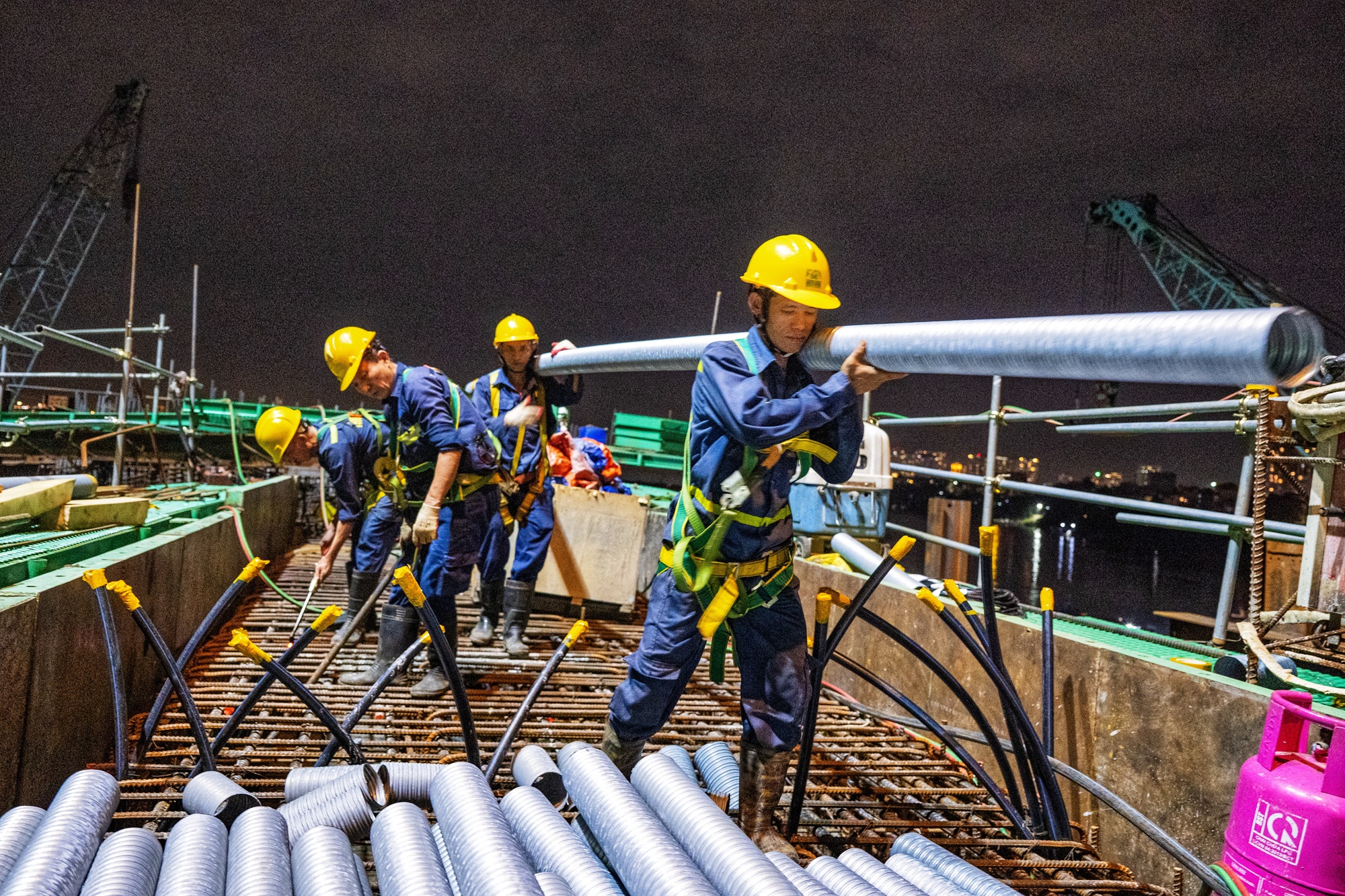 H&agrave; Nội: Ba đại c&ocirc;ng trường cầu vượt s&ocirc;ng Hồng c&ugrave;ng tăng tốc, chạy đua về đ&iacute;ch trước APEC- Ảnh 3.