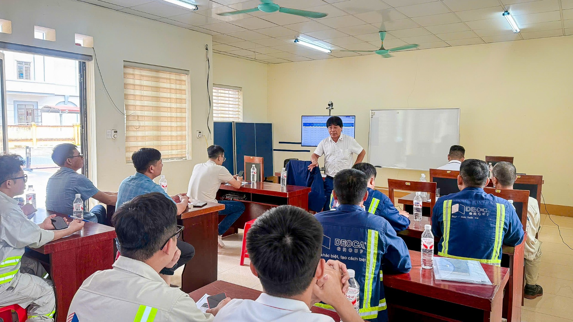Những phu đường gửi cuộc đời mình nơi cung đường kỳ vĩ- Ảnh 4.