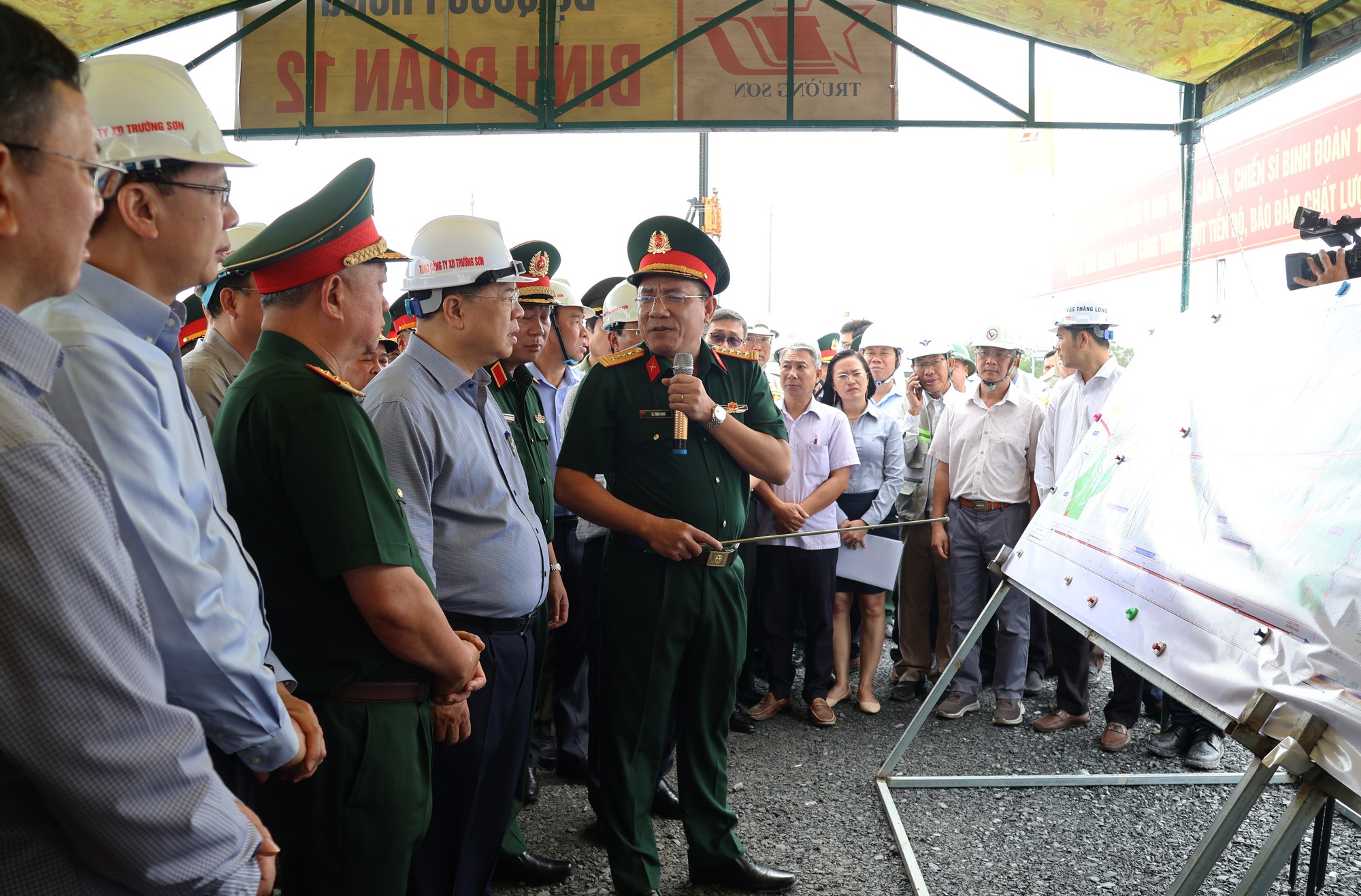 Ph&oacute; Thủ tướng Thường trực: Cao tốc miền T&acirc;y tương lai phải t&iacute;nh phương &aacute;n cầu cạn - Ảnh 1.