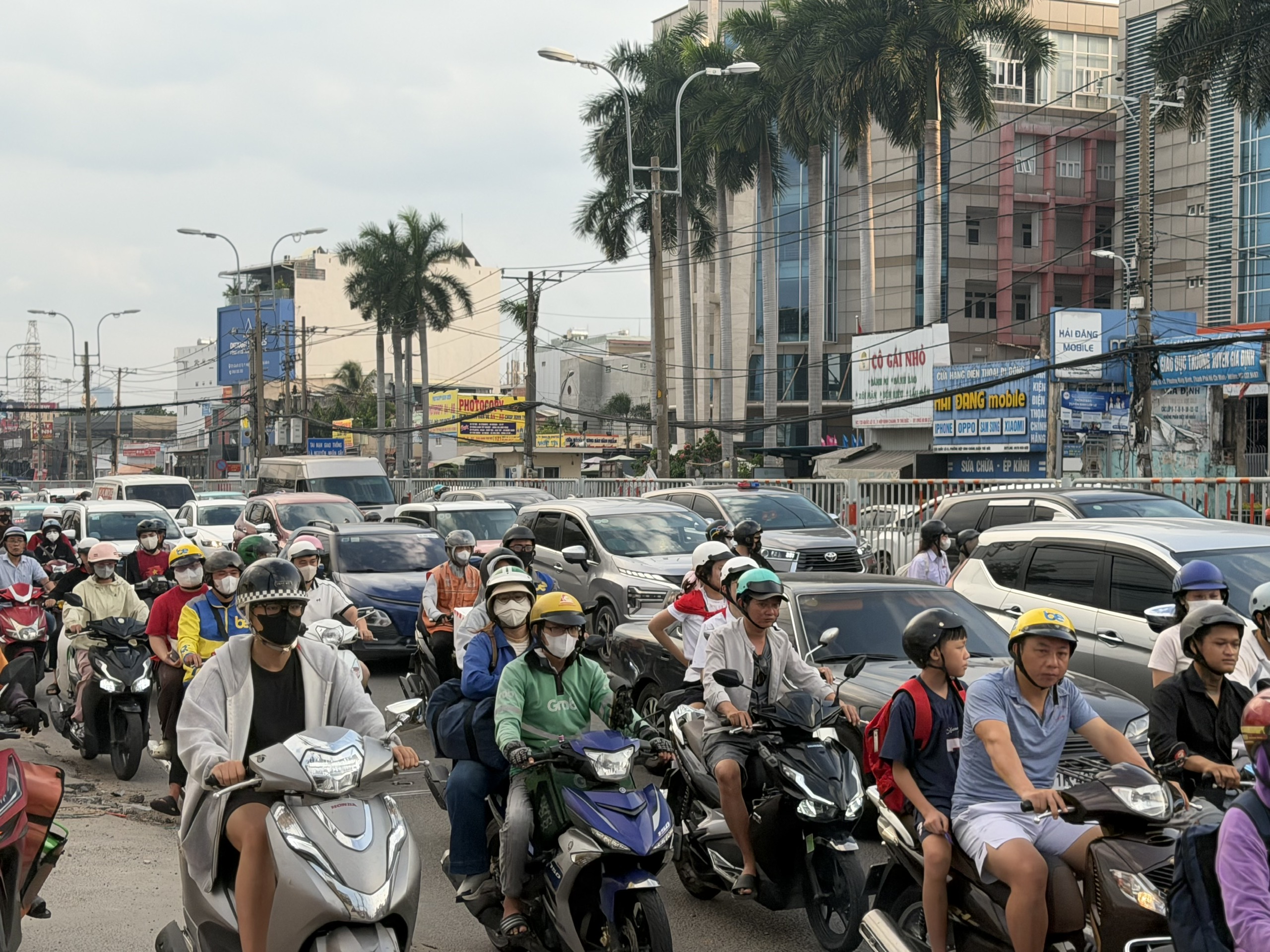 Gỡ n&uacute;t thắt đề &aacute;n kiểm so&aacute;t kh&iacute; thải tại TP.HCM (b&agrave;i 1): Kh&aacute;t vọng xanh chờ hạ tầng - Ảnh 1.