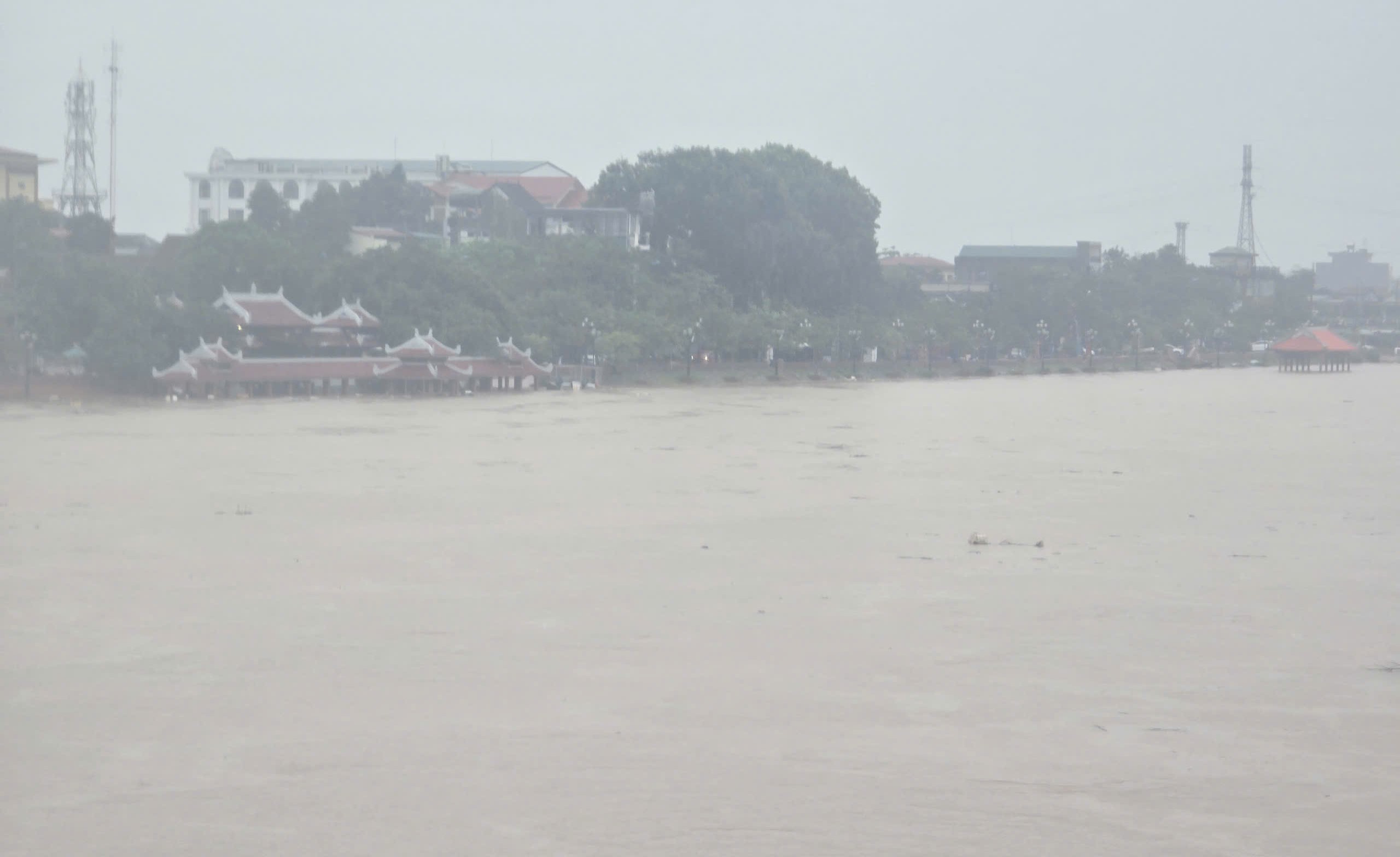 Th&ocirc;ng xe c&aacute;c điểm sạt lở g&acirc;y &aacute;ch tắc giao th&ocirc;ng tr&ecirc;n tuyến đường Hồ Ch&iacute; Minh qua Quảng Trị- Ảnh 4.