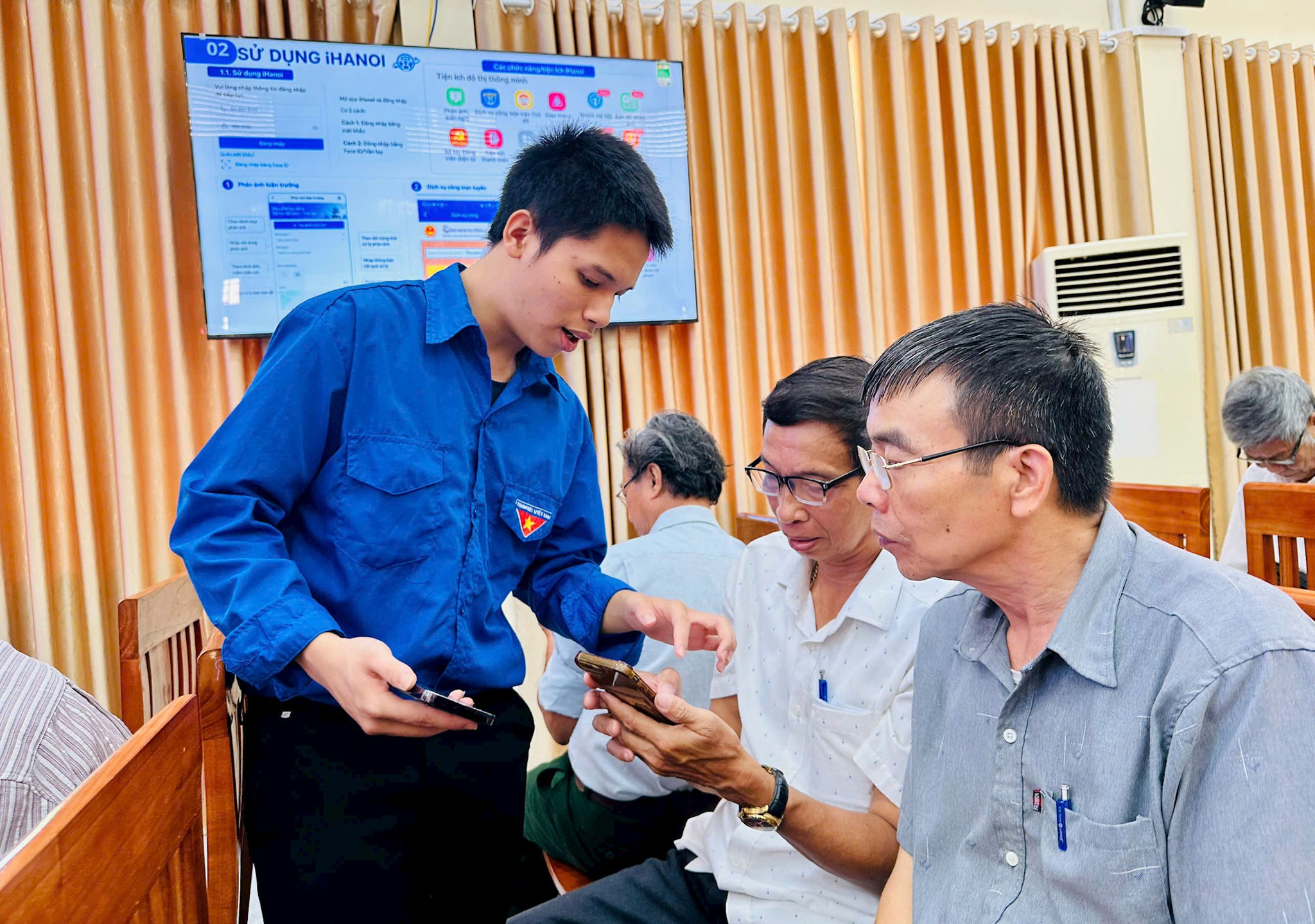 Người cao tuổi thủ đô không đứng ngoài hành trình chuyển đổi số- Ảnh 2.