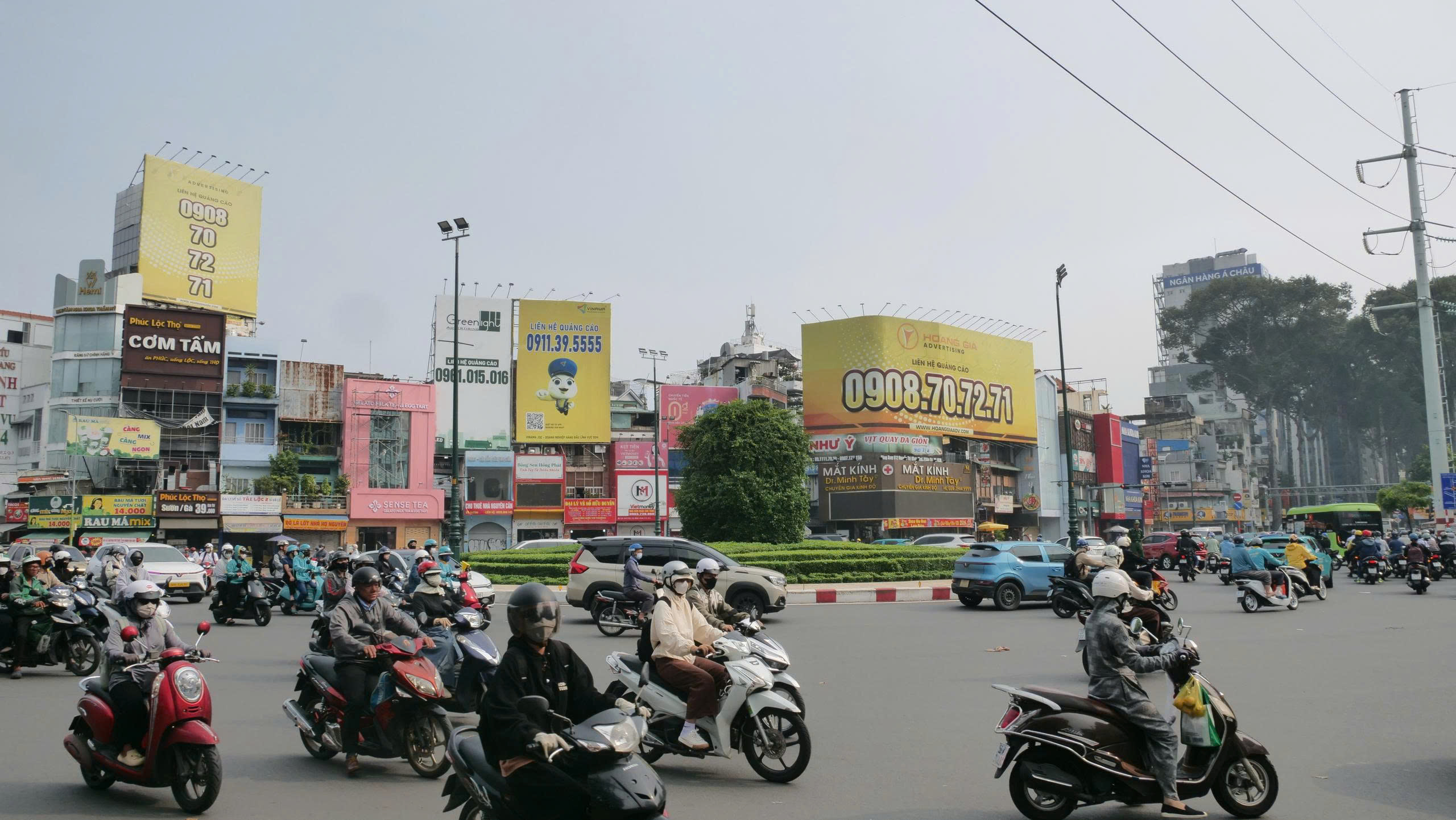 TP.HCM th&iacute; điểm đ&egrave;n t&iacute;n hiệu tại điểm n&oacute;ng giao th&ocirc;ng Ng&atilde; S&aacute;u Cộng H&ograve;a- Ảnh 1.