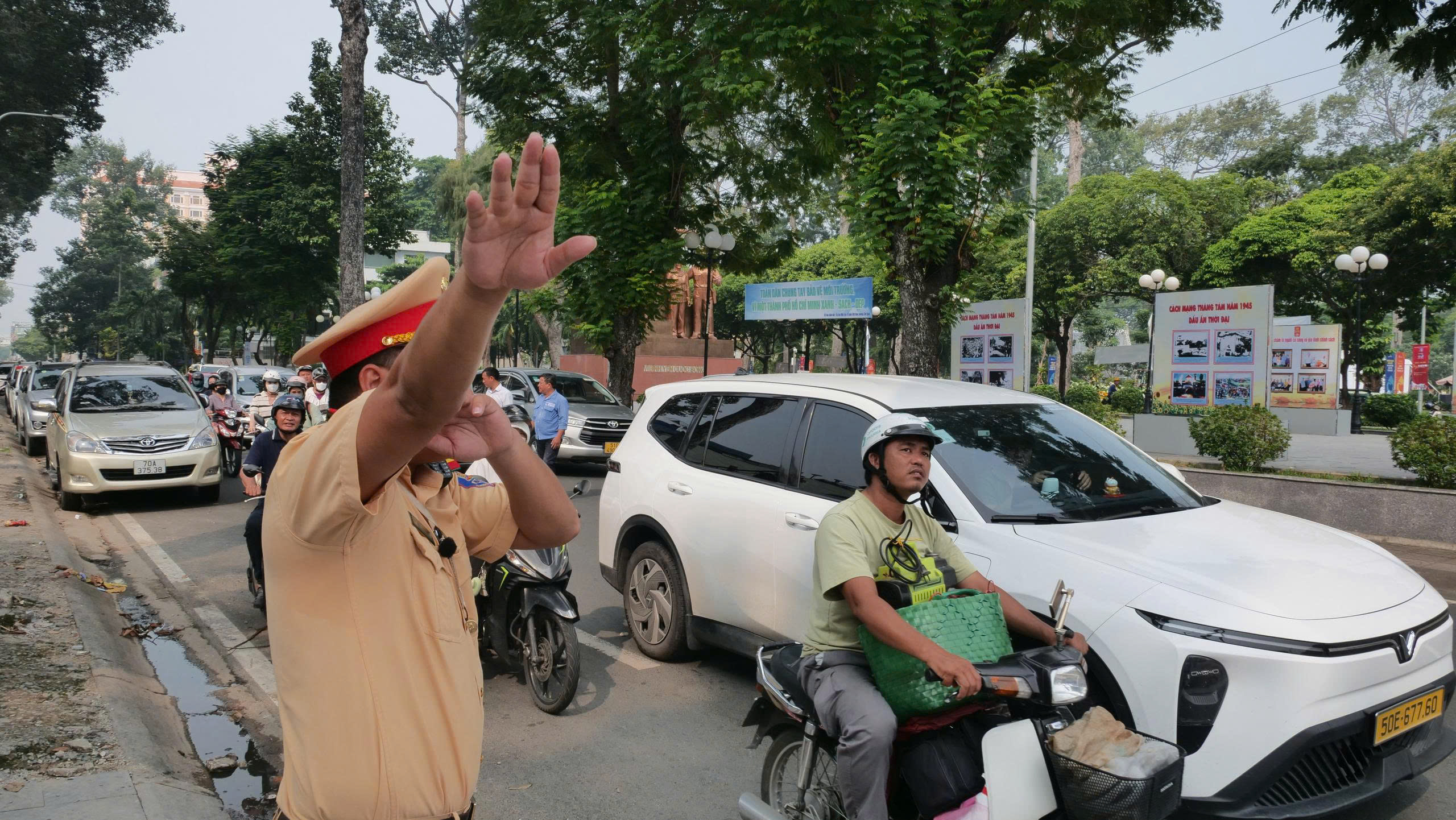 TP.HCM th&iacute; điểm đ&egrave;n t&iacute;n hiệu tại điểm n&oacute;ng giao th&ocirc;ng Ng&atilde; S&aacute;u Cộng H&ograve;a- Ảnh 3.