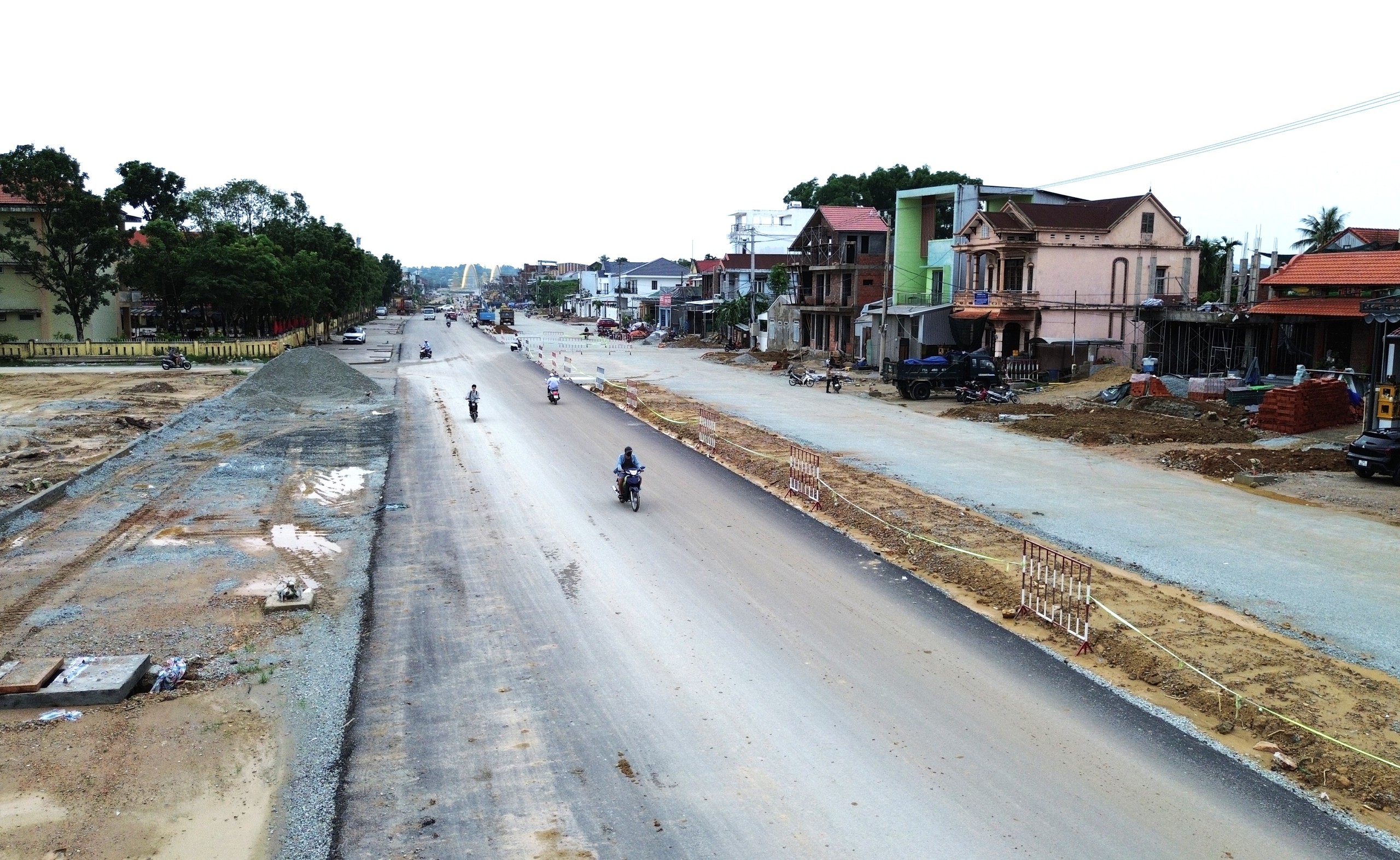 Tuyến đường 100 tỷ đồng nối cầu vượt s&ocirc;ng Hương ở Huế c&oacute; ho&agrave;n th&agrave;nh đ&uacute;ng tiến độ?- Ảnh 2.
