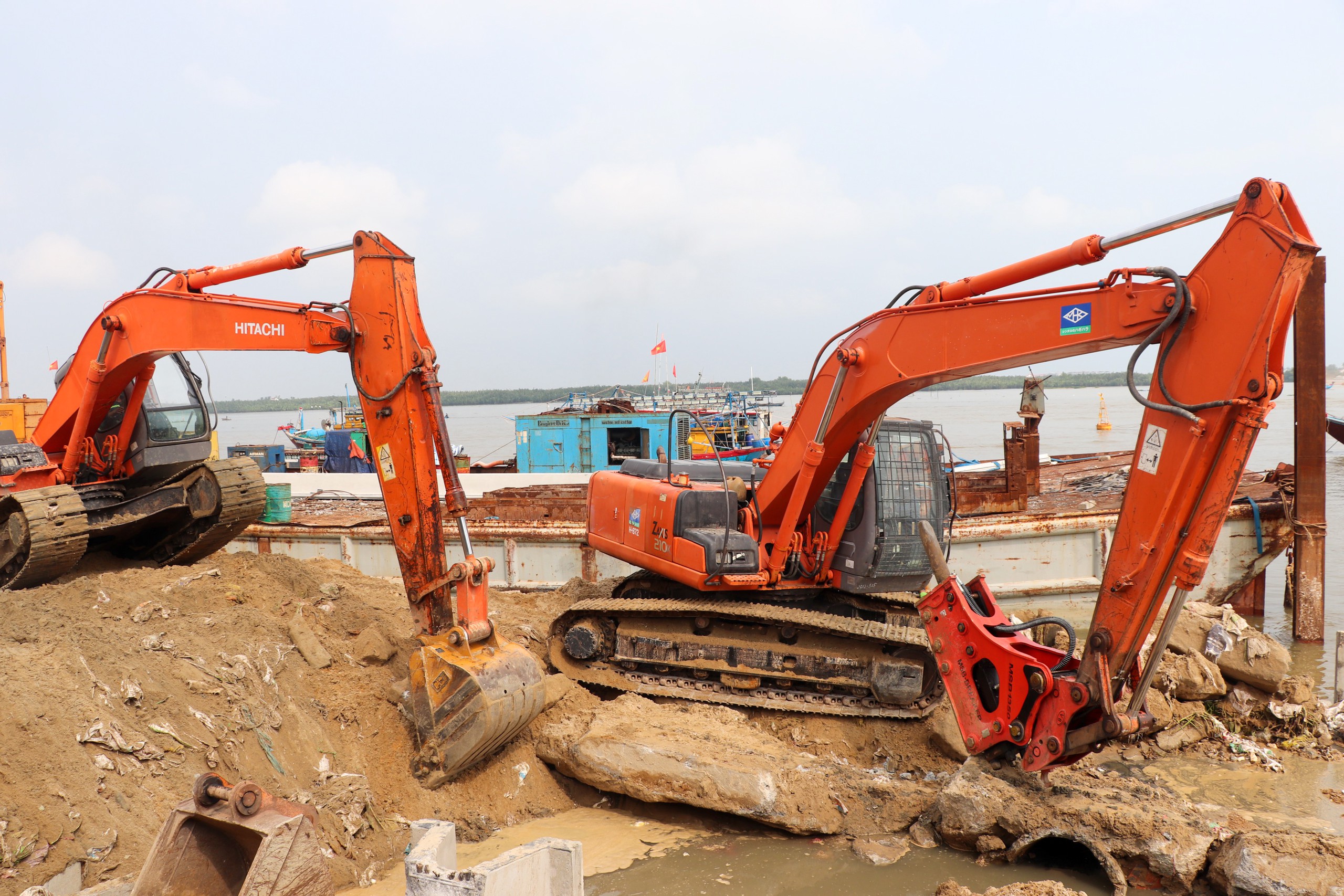 Đà Nẵng: Gấp rút thi công kè khẩn cấp gần 500 tỷ đồng bảo vệ sông Thu Bồn và biển Hội An- Ảnh 3.