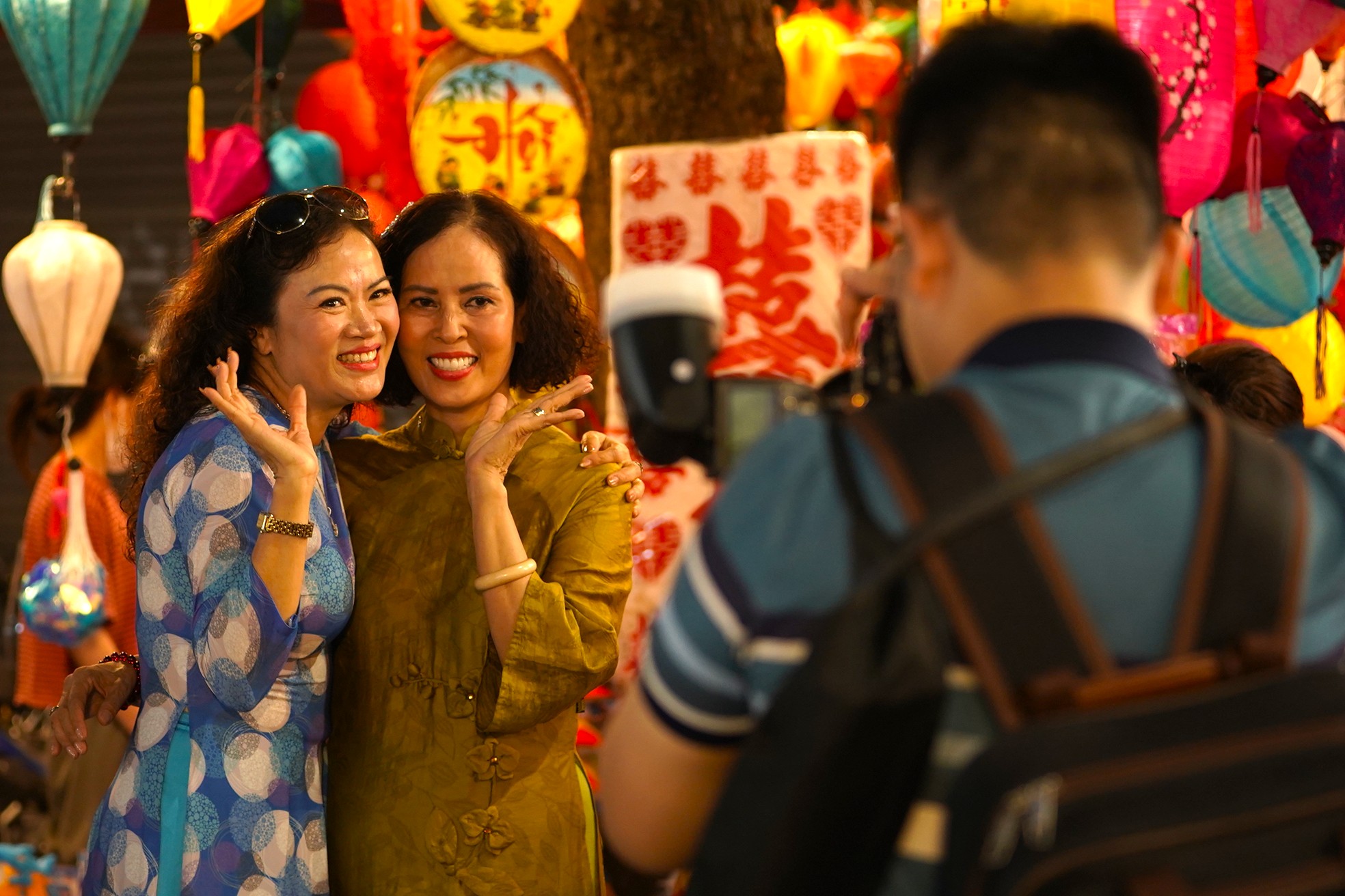 Phố H&agrave;ng M&atilde; rực rỡ sắc m&agrave;u trước thềm Trung thu- Ảnh 17.