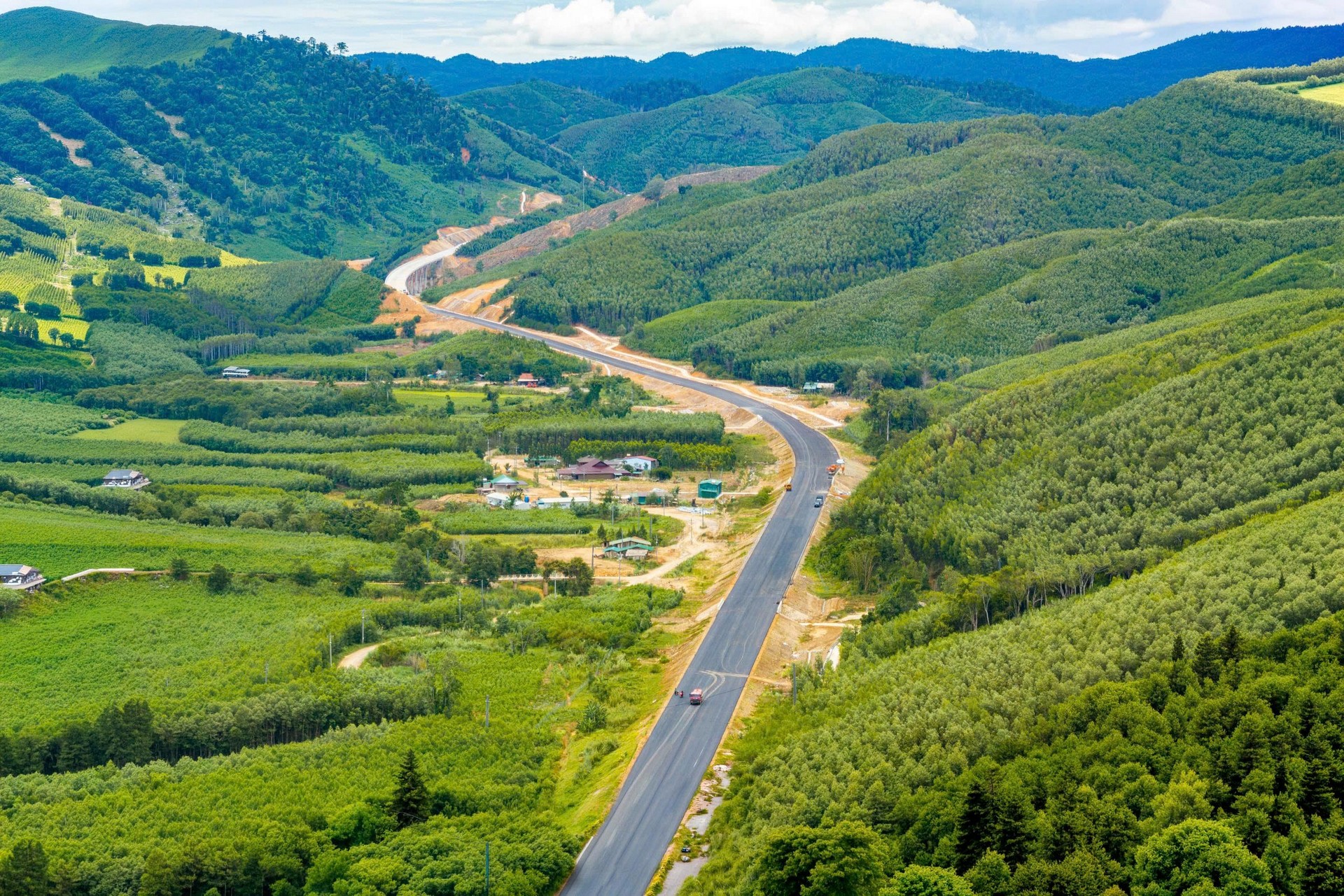 Vượt khó làm cao tốc giữa đại ngàn Tây Nguyên - Ảnh 12.