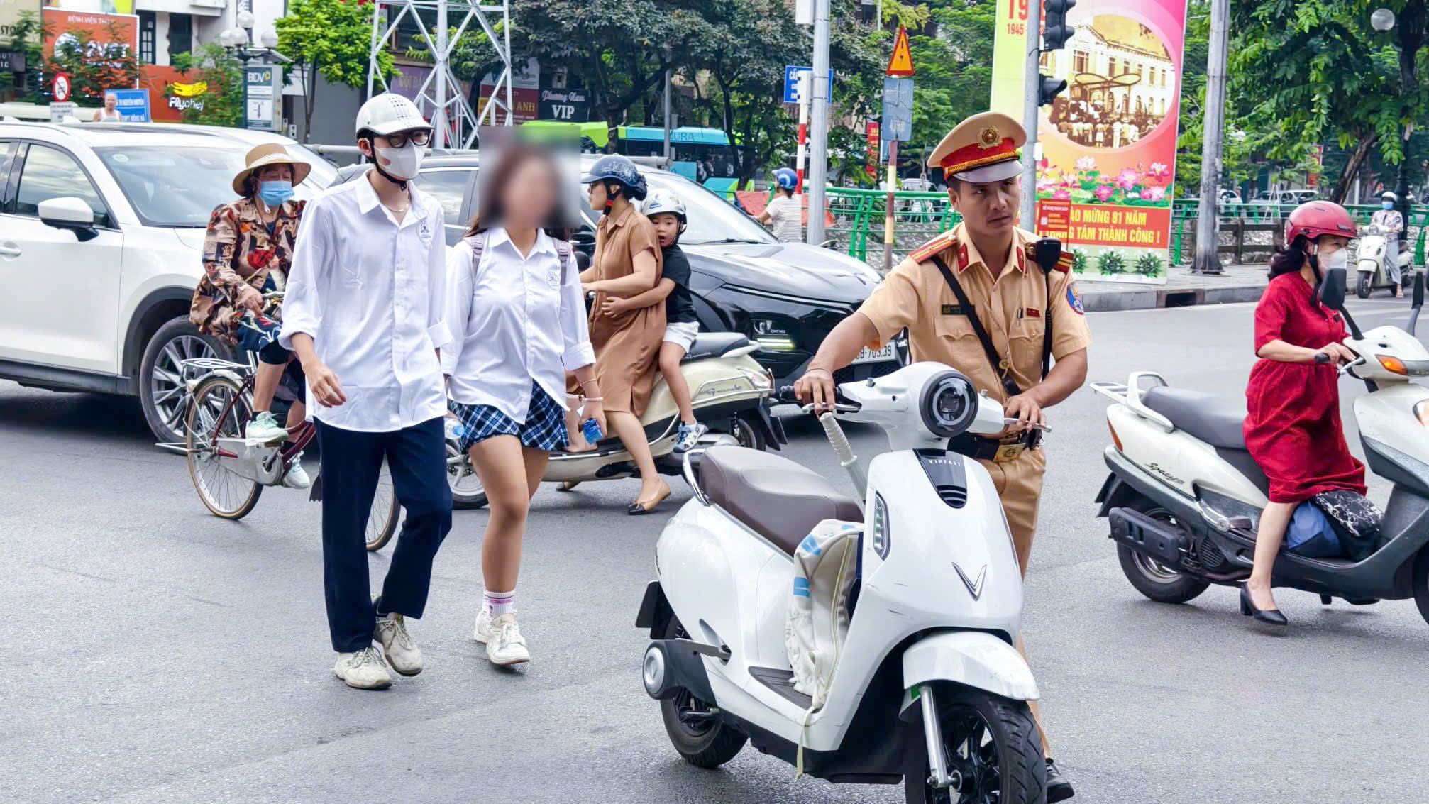 H&agrave; Nội: CSGT xử l&yacute; gần 1.800 học sinh, phụ huynh vi phạm giao th&ocirc;ng trong hơn 10 ng&agrave;y- Ảnh 1.