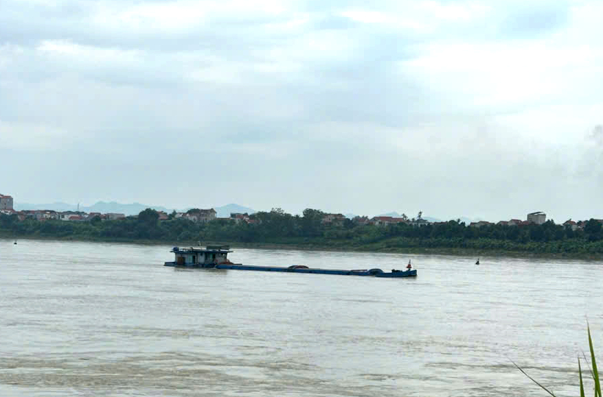 Chủ động ứng ph&oacute; mưa lũ, tăng cường kiểm tra phao luồng để bảo đảm an to&agrave;n - Ảnh 1.