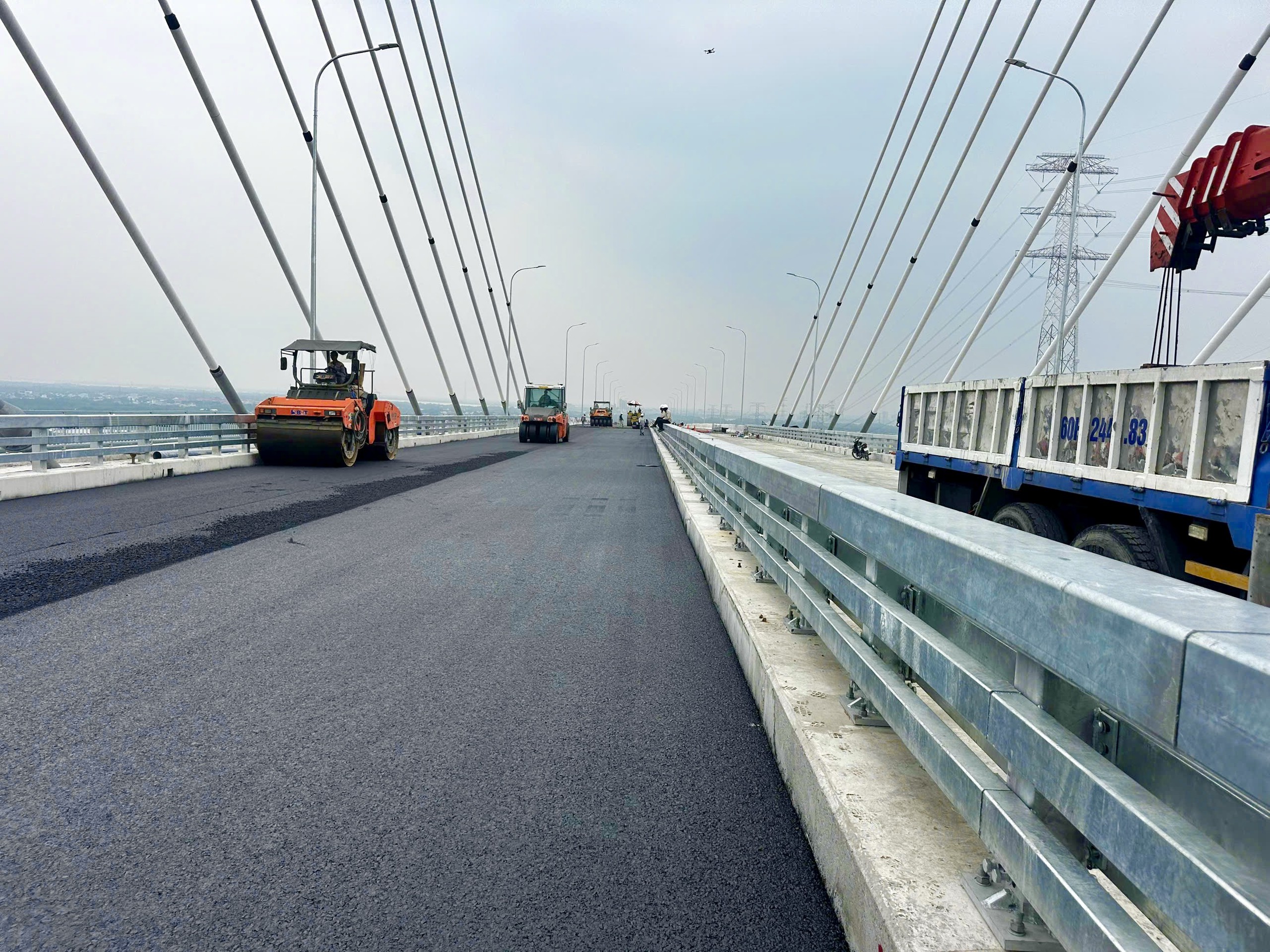 Đang thảm nhựa cầu Phước Khánh nối Đồng Nai - TP.HCM- Ảnh 4.