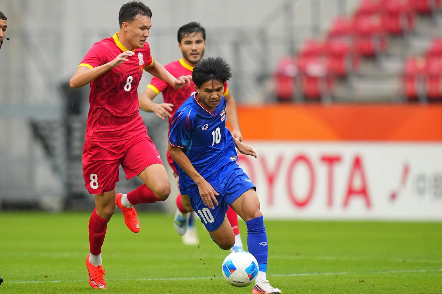 ASIAD 20: U23 Thái Lan ngược dòng khó tin trước Kyrgyzstan- Ảnh 2.
