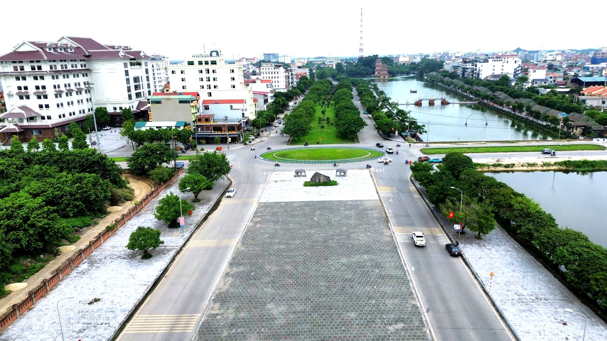 Ninh Bình: Đẩy nhanh quy hoạch, hạ tầng hướng tới thành phố trực thuộc Trung ương- Ảnh 1.