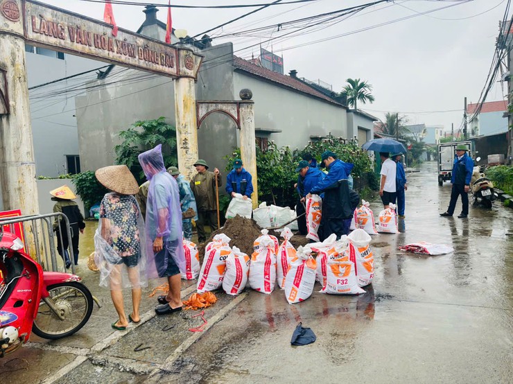 Hà Nội chủ động từ cơ sở, sẵn sàng ứng phó mưa lũ - Ảnh 1.