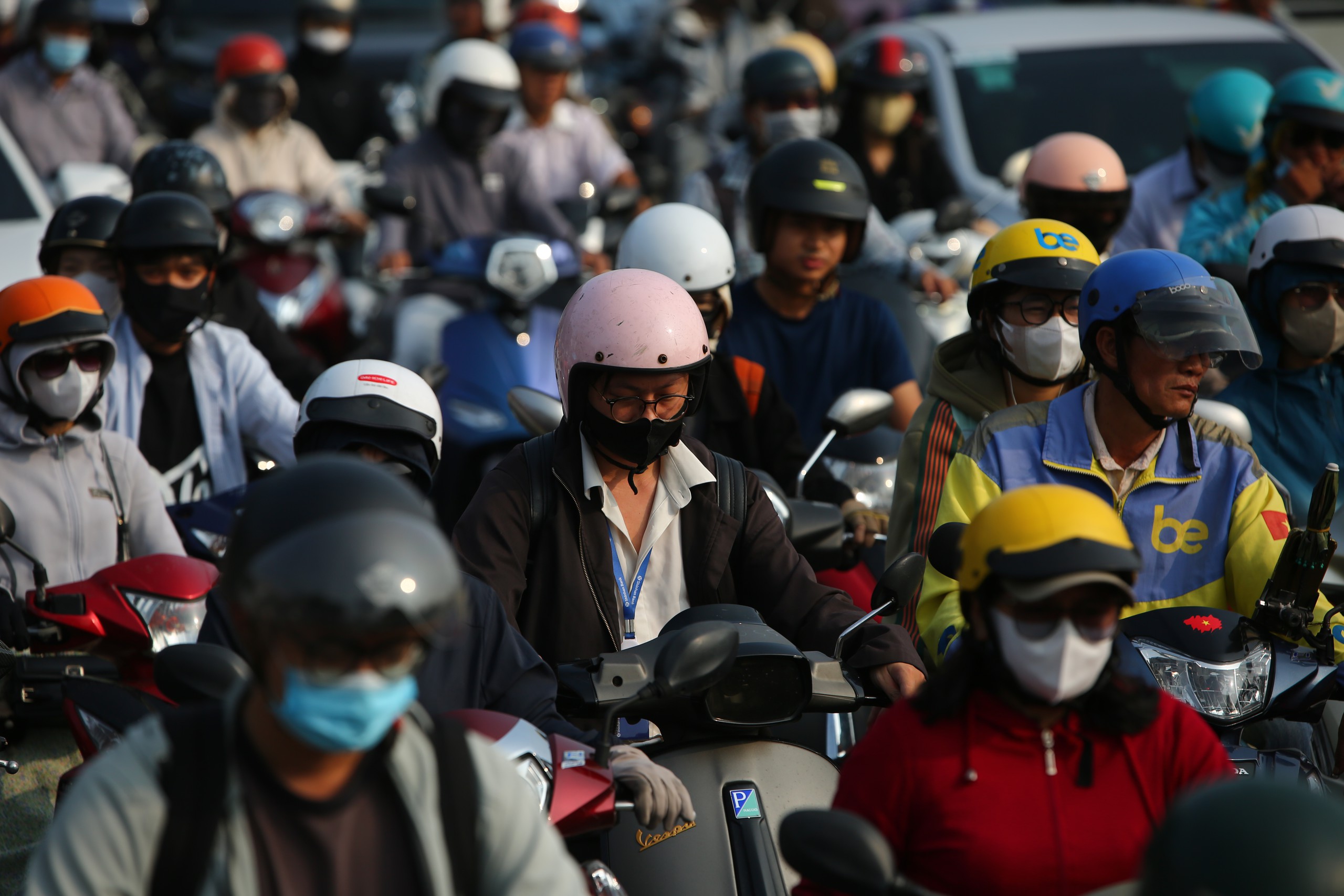 Cửa ng&otilde; TP.HCM &ugrave;n ứ v&igrave; c&ocirc;ng trường thi c&ocirc;ng ga ngầm metro- Ảnh 6.
