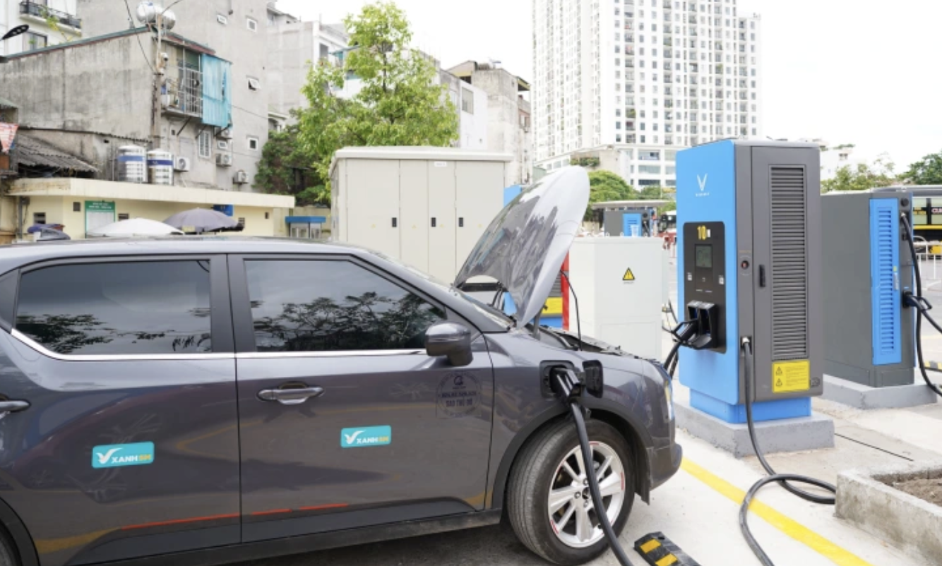 Ho&agrave;n thiện lộ tr&igrave;nh chuyển đổi xanh giao th&ocirc;ng, đồng bộ hạ tầng v&agrave; phương tiện - Ảnh 1.