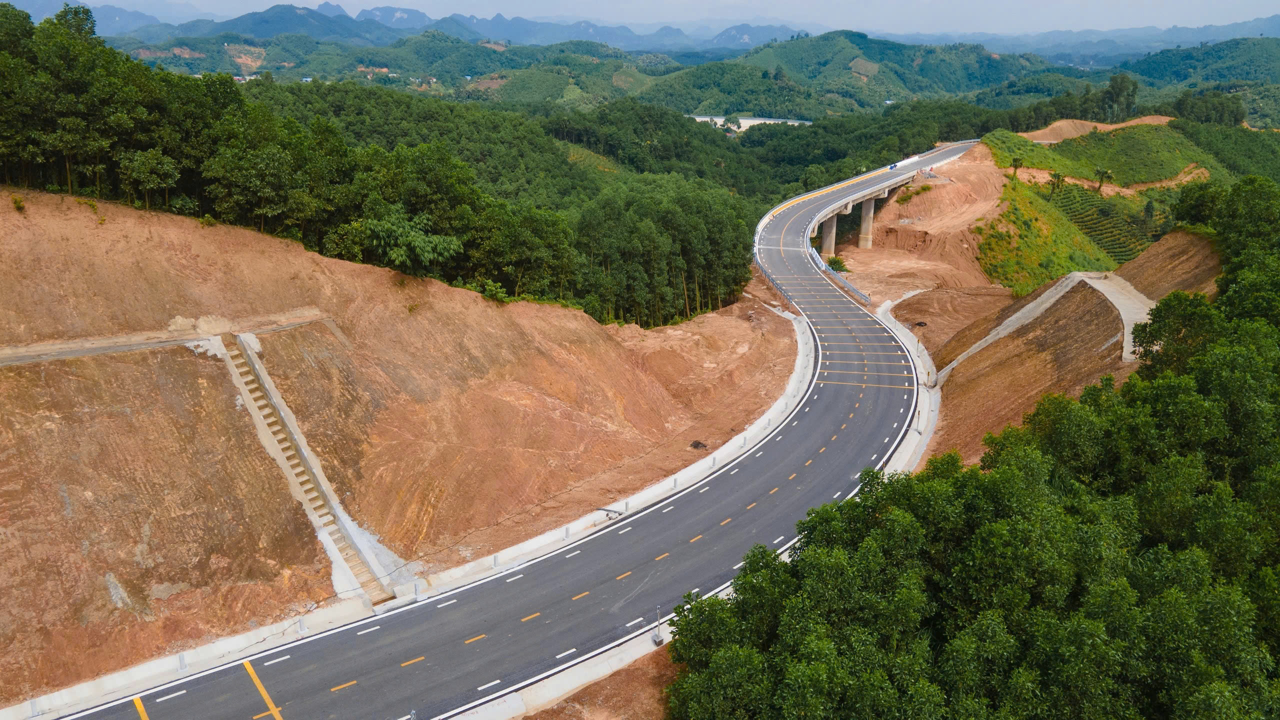 Đưa v&agrave;o khai th&aacute;c đường Hồ Ch&iacute; Minh qua Tuy&ecirc;n Quang, Th&aacute;i Nguy&ecirc;n trong th&aacute;ng 9 - Ảnh 1.