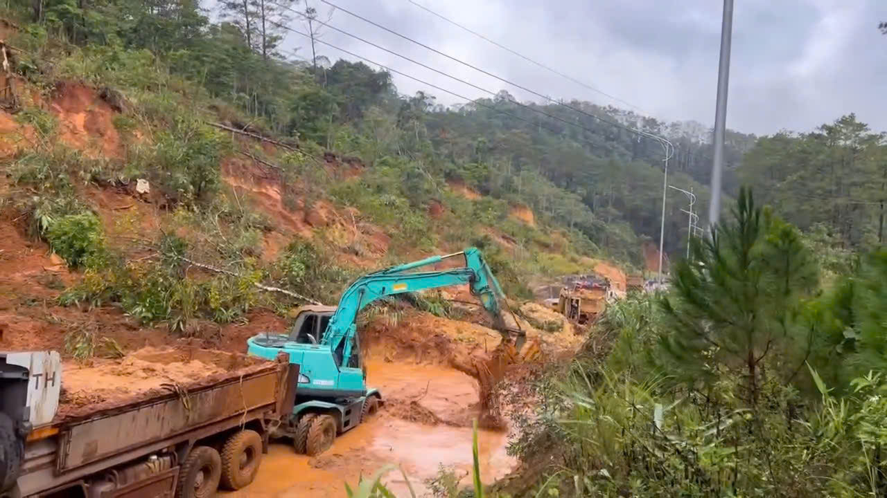 Quảng Ng&atilde;i đẩy mạnh c&ocirc;ng t&aacute;c duy tu, bảo tr&igrave; hệ thống quốc lộ ủy th&aacute;c- Ảnh 3.