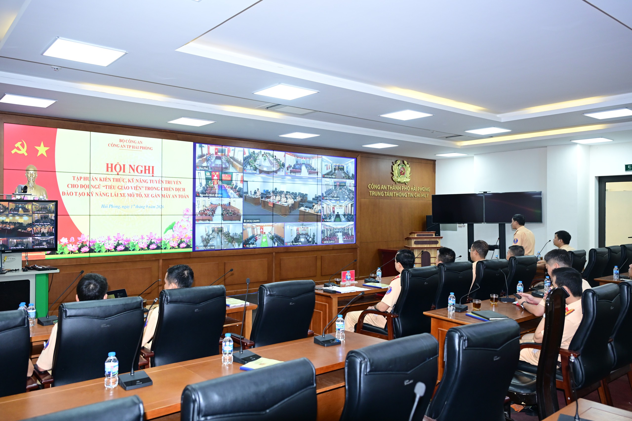 Gần 900 &lsquo;tiểu gi&aacute;o vi&ecirc;n&rsquo; tham gia chiến dịch đ&agrave;o tạo l&aacute;i xe m&ocirc; t&ocirc; an to&agrave;n ở Hải Ph&ograve;ng- Ảnh 1.