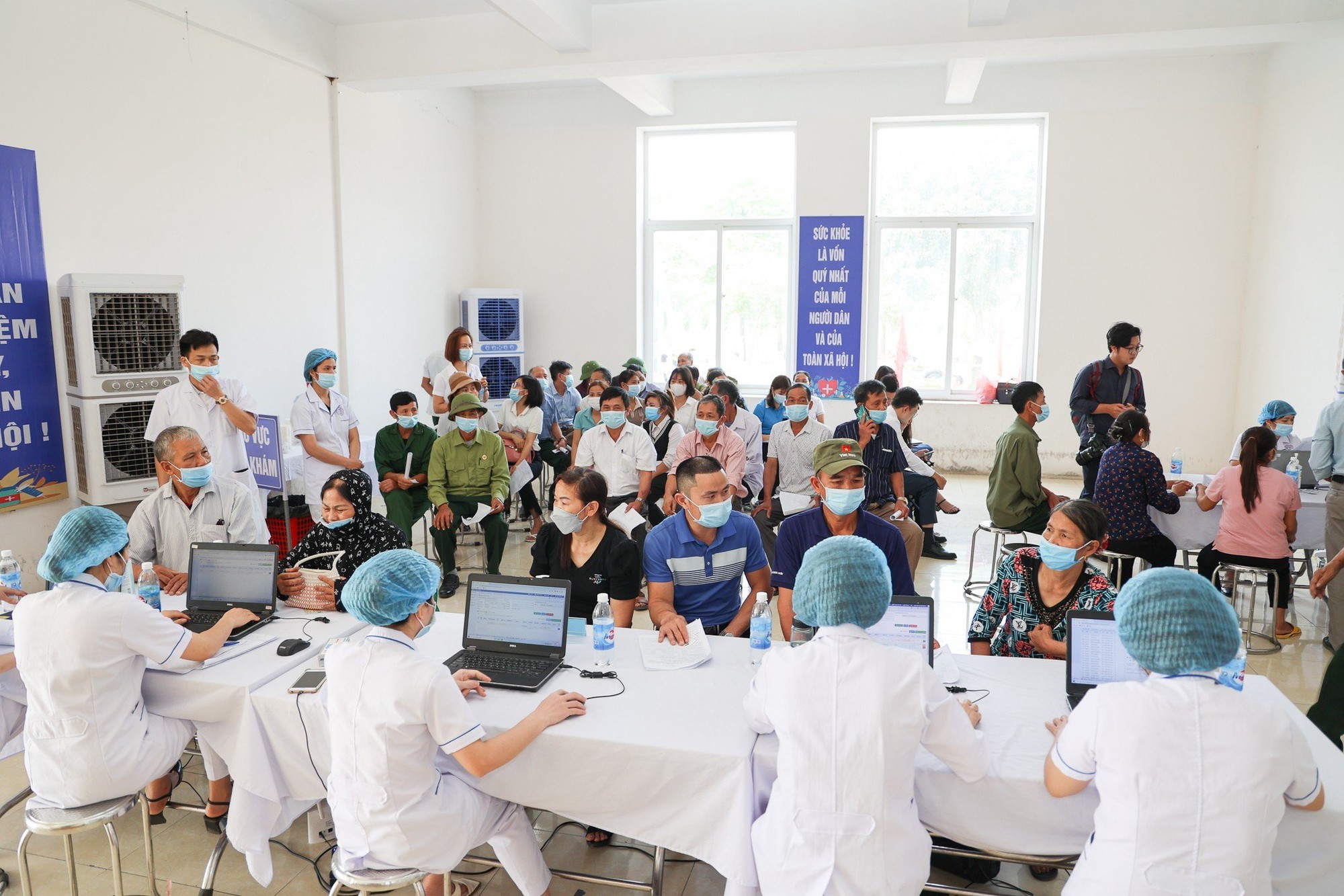 Tiếp tục đồng bộ, liên thông dữ liệu khám chữa bệnh bảo hiểm y tế lên VneID - Ảnh 1.