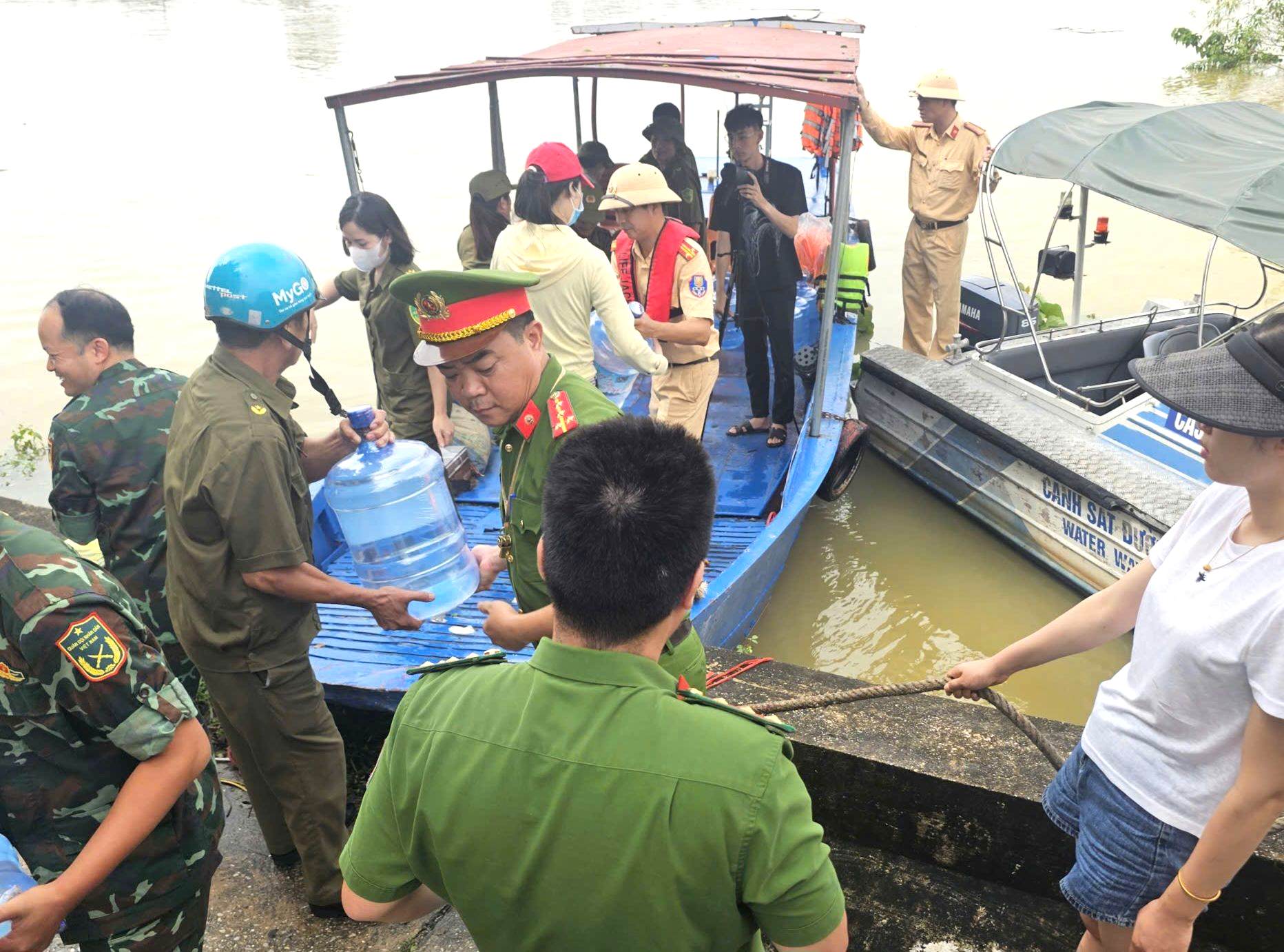 Hơn 3.000 hộ dân Ninh Bình bị ảnh hưởng mưa lũ, nước sông tiếp tục dâng cao- Ảnh 1.