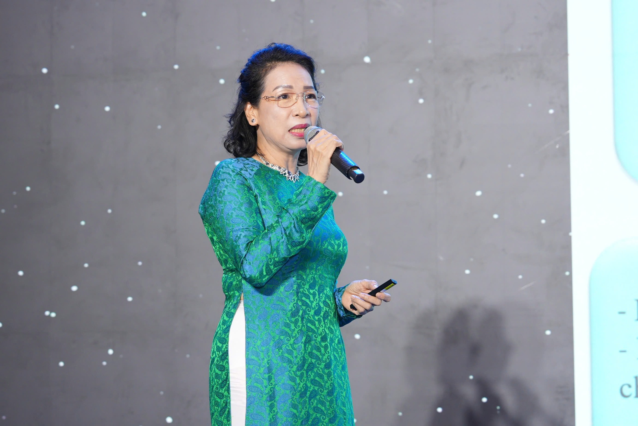 Thu hẹp khoảng cách giới, phát huy vai trò nữ lãnh đạo ngành Nước - Ảnh 4.