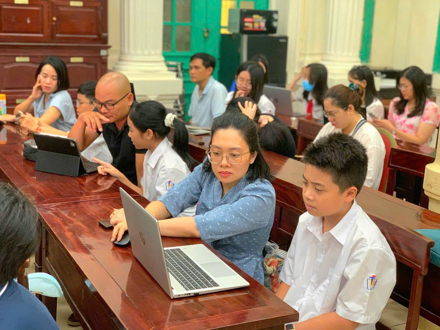 Dạy AI từ lớp 1, l&agrave;m sao để trẻ kh&ocirc;ng phụ thuộc c&ocirc;ng nghệ - Ảnh 2.