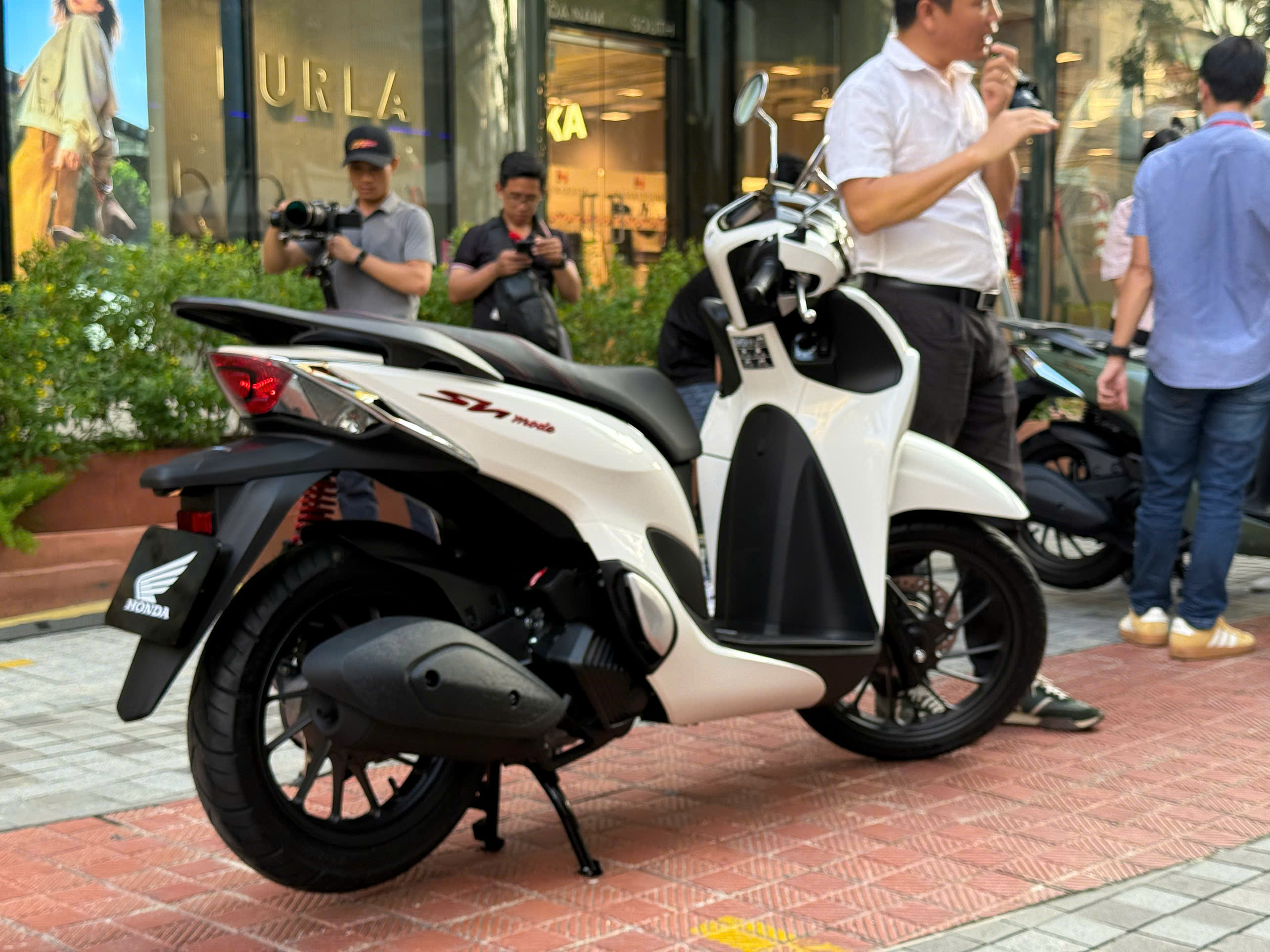 Honda SH Mode 2027 thêm màn hình TFT, giá từ 60,79 triệu - Ảnh 3.