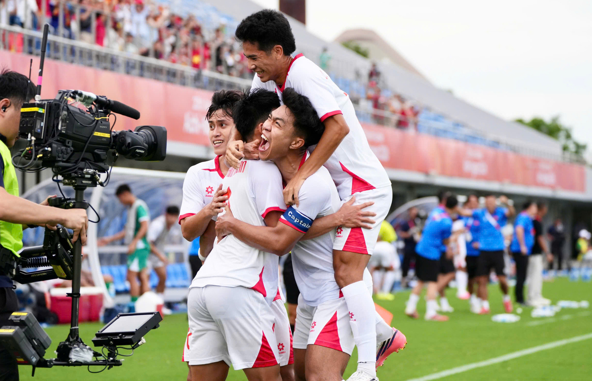 ASIAD 20: Thắng dễ Philippines, U23 Việt Nam rộng cửa v&agrave;o tứ kết - Ảnh 1.