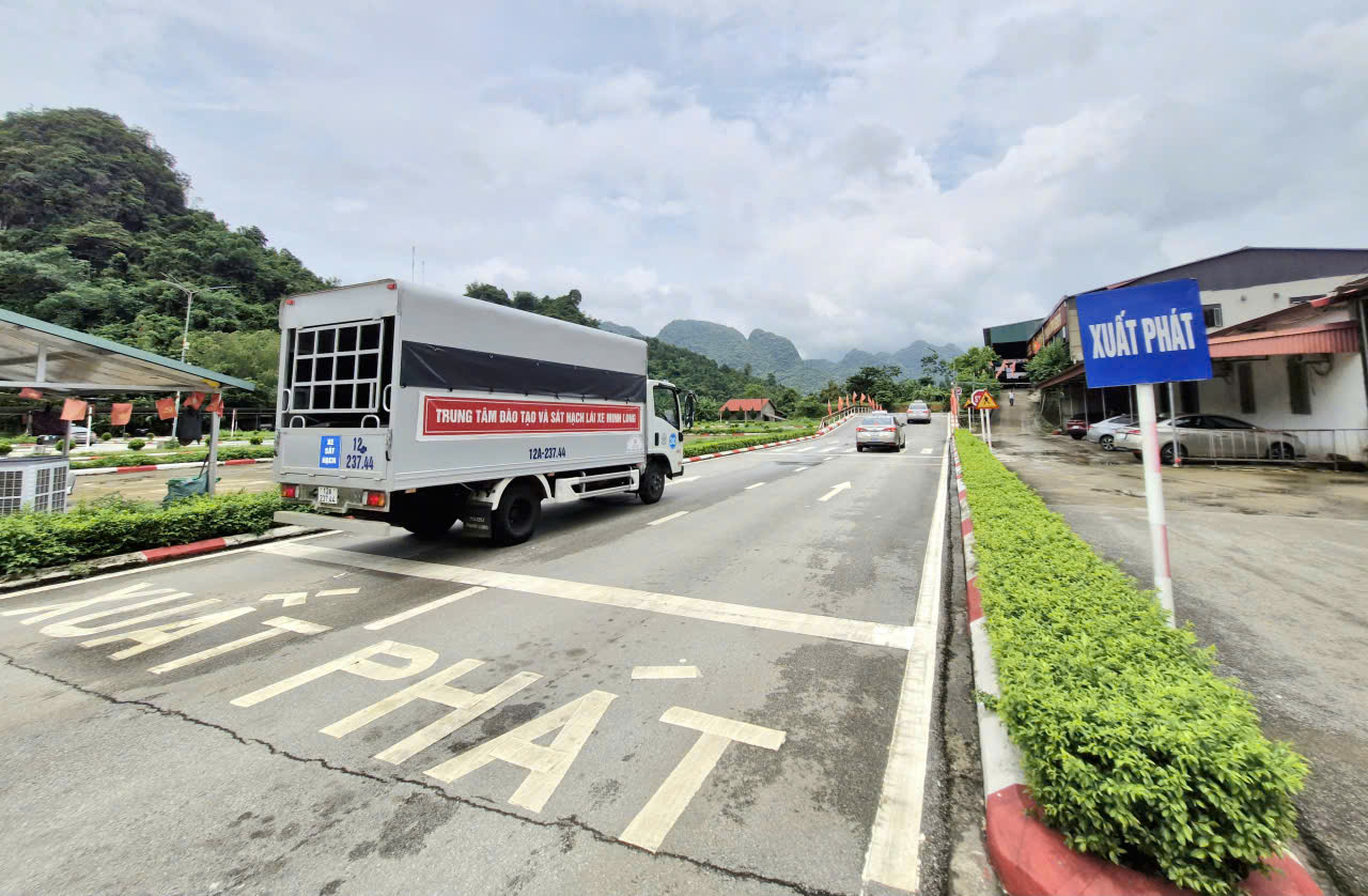 Nhiều giải ph&aacute;p n&acirc;ng cao chất lượng đ&agrave;o tạo l&aacute;i xe tại Lạng Sơn- Ảnh 1.
