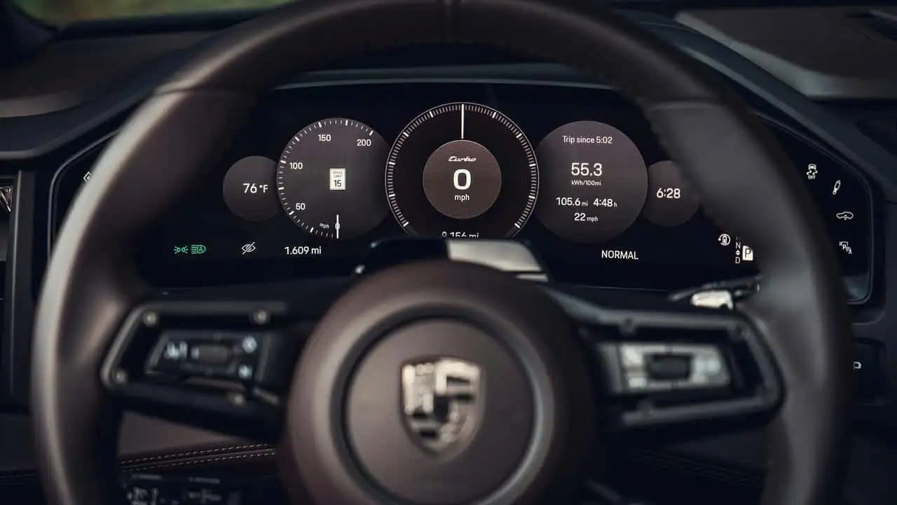 Porsche Cayenne điện tự đóng cửa khi tài xế cài dây an toàn - Ảnh 4.