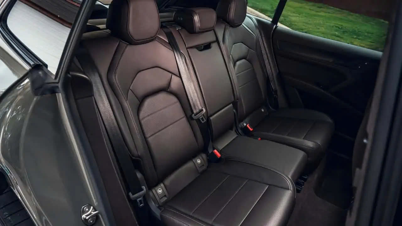 Porsche Cayenne điện tự đóng cửa khi tài xế cài dây an toàn - Ảnh 6.