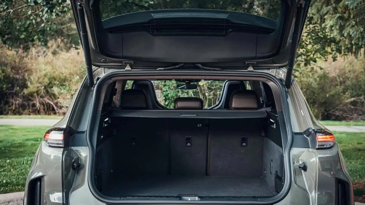 Porsche Cayenne điện tự đóng cửa khi tài xế cài dây an toàn - Ảnh 8.