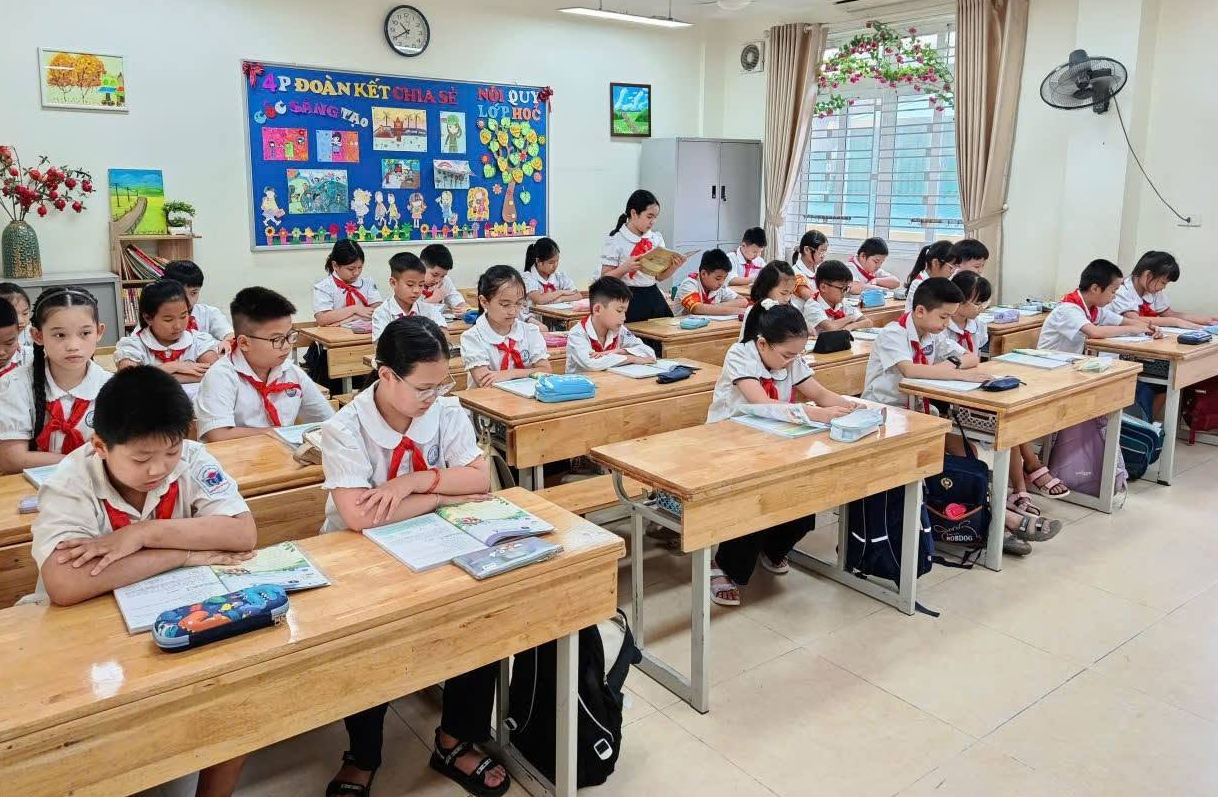 Thủ tướng y&ecirc;u cầu cung ứng đủ s&aacute;ch gi&aacute;o khoa trước ng&agrave;y 22/9- Ảnh 1.