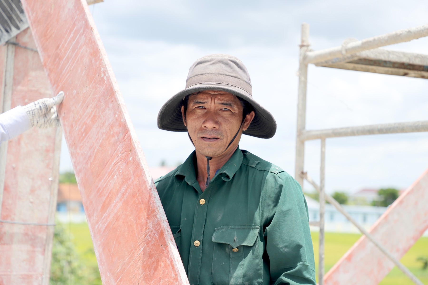 Những m&aacute;i nh&agrave; chở che người d&acirc;n v&ugrave;ng lũ Đắk Lắk - Ảnh 2.
