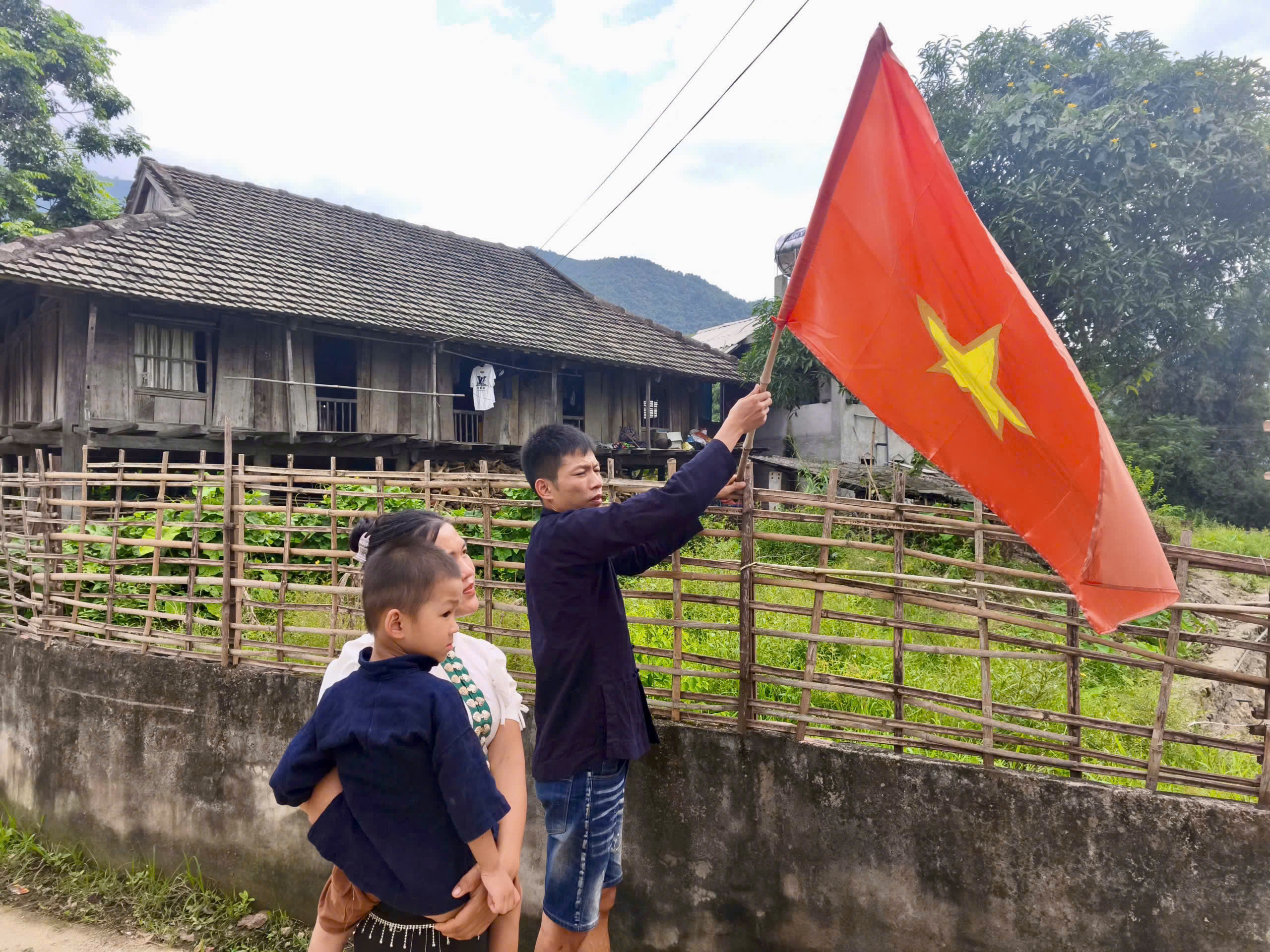 S&ocirc;i nổi Tết Độc lập ở T&acirc;y Bắc v&agrave; v&ograve;ng x&ograve;e đo&agrave;n kết - Ảnh 14.