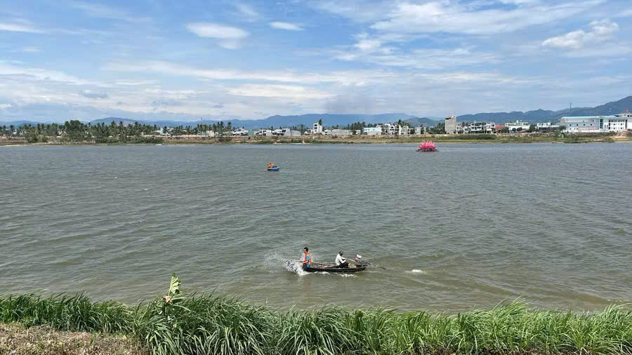 Gia Lai: Hai người đ&agrave;n &ocirc;ng mất t&iacute;ch khi đ&aacute;nh bắt c&aacute; tr&ecirc;n s&ocirc;ng Lại Giang - Ảnh 2.
