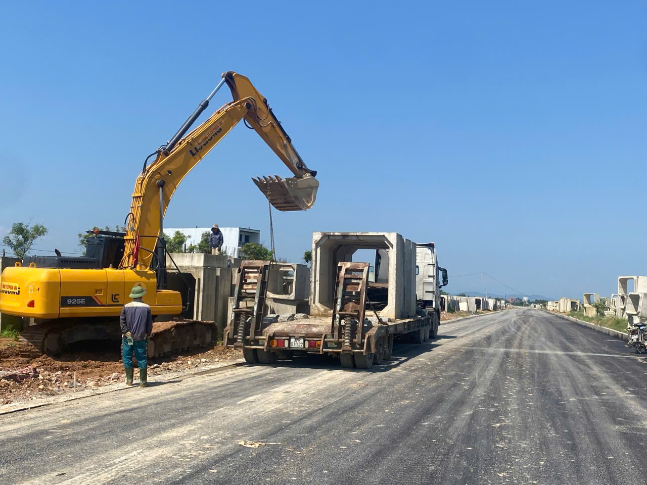 Xuyên lễ 2/9 trên những công trường giao thông ở Hà Tĩnh - Ảnh 1.