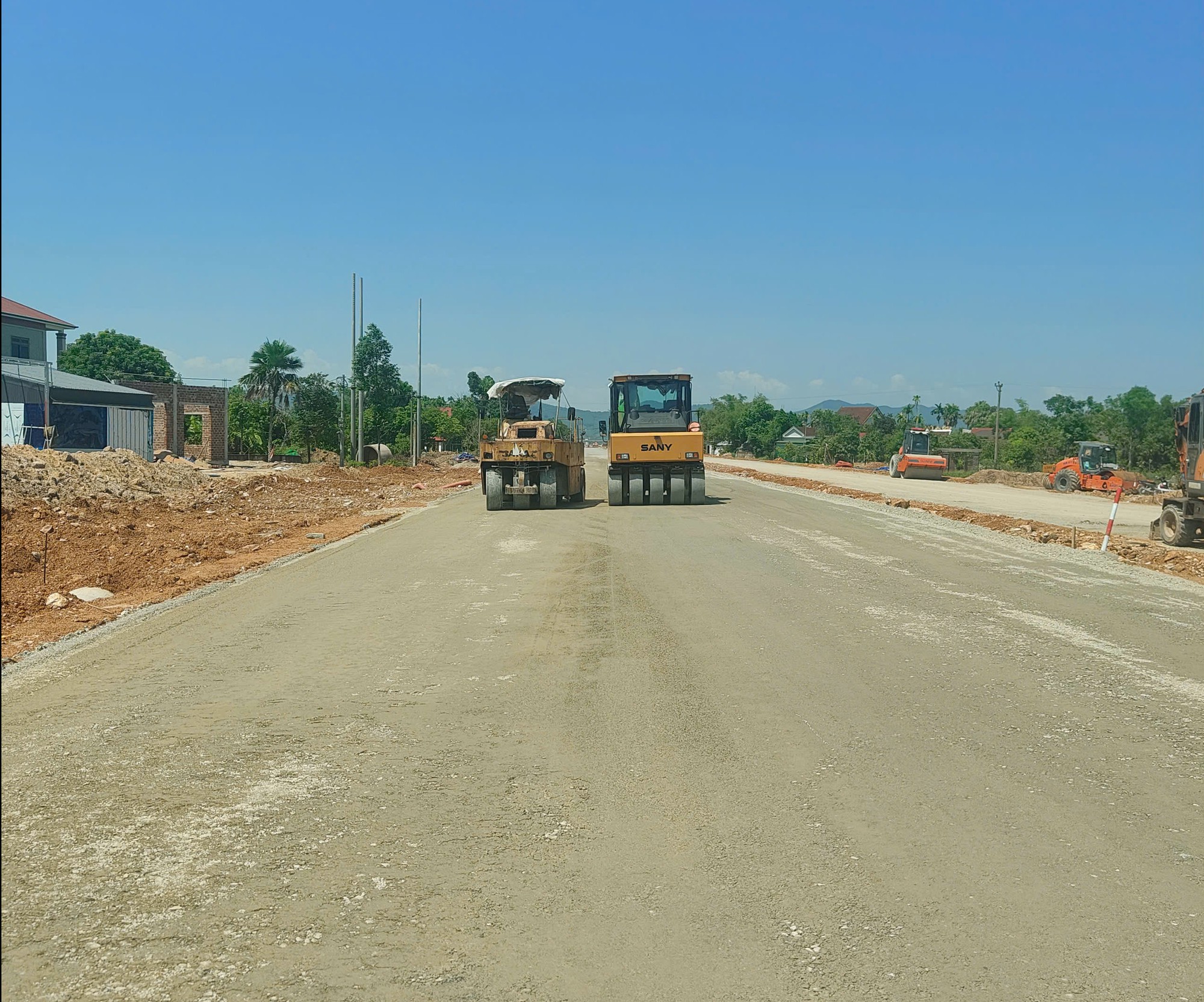 Xuyên lễ 2/9 trên những công trường giao thông ở Hà Tĩnh - Ảnh 4.