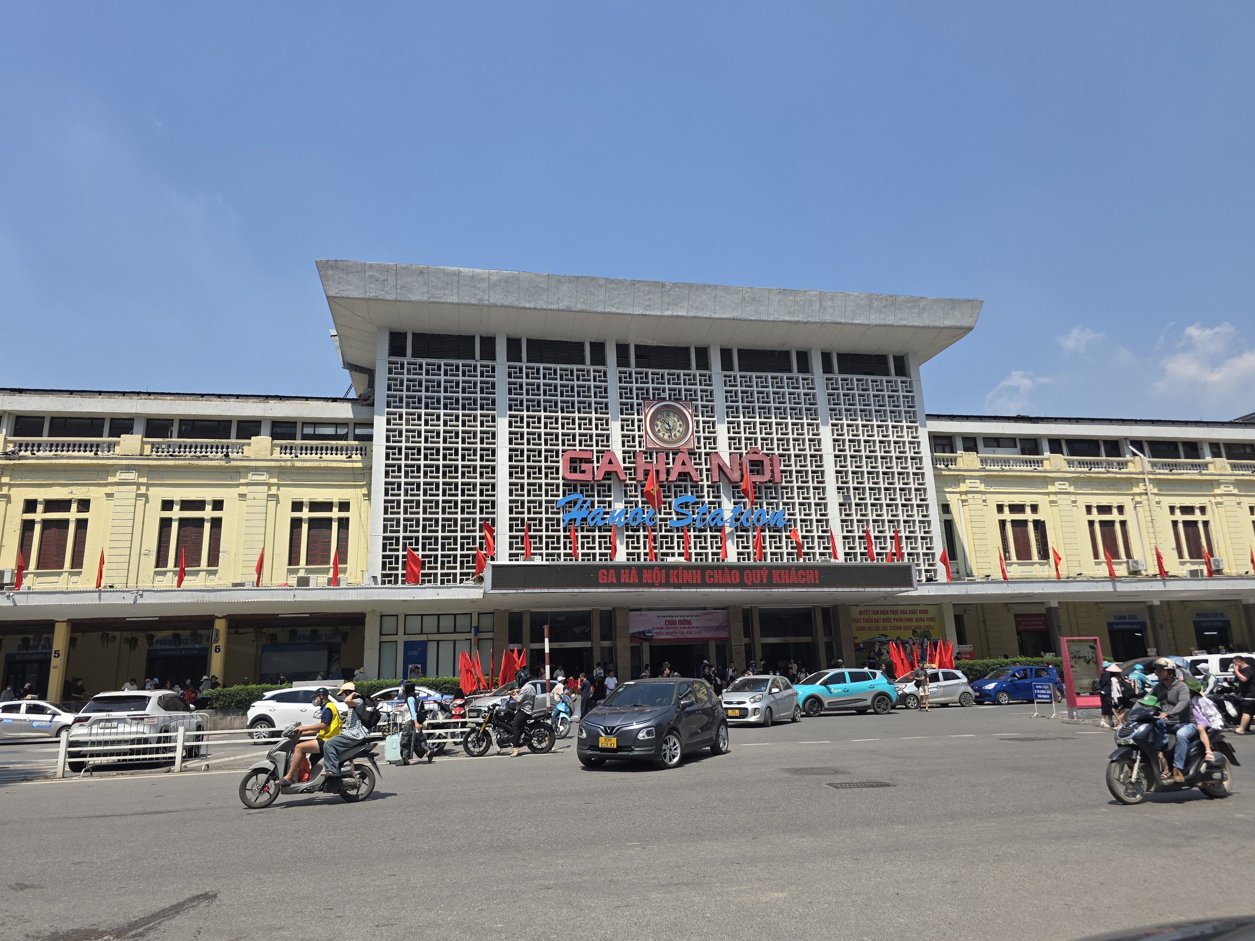 H&agrave;ng chục ngh&igrave;n h&agrave;nh kh&aacute;ch theo t&agrave;u trở về Thủ đ&ocirc; sau kỳ nghỉ lễ Quốc kh&aacute;nh - Ảnh 13.