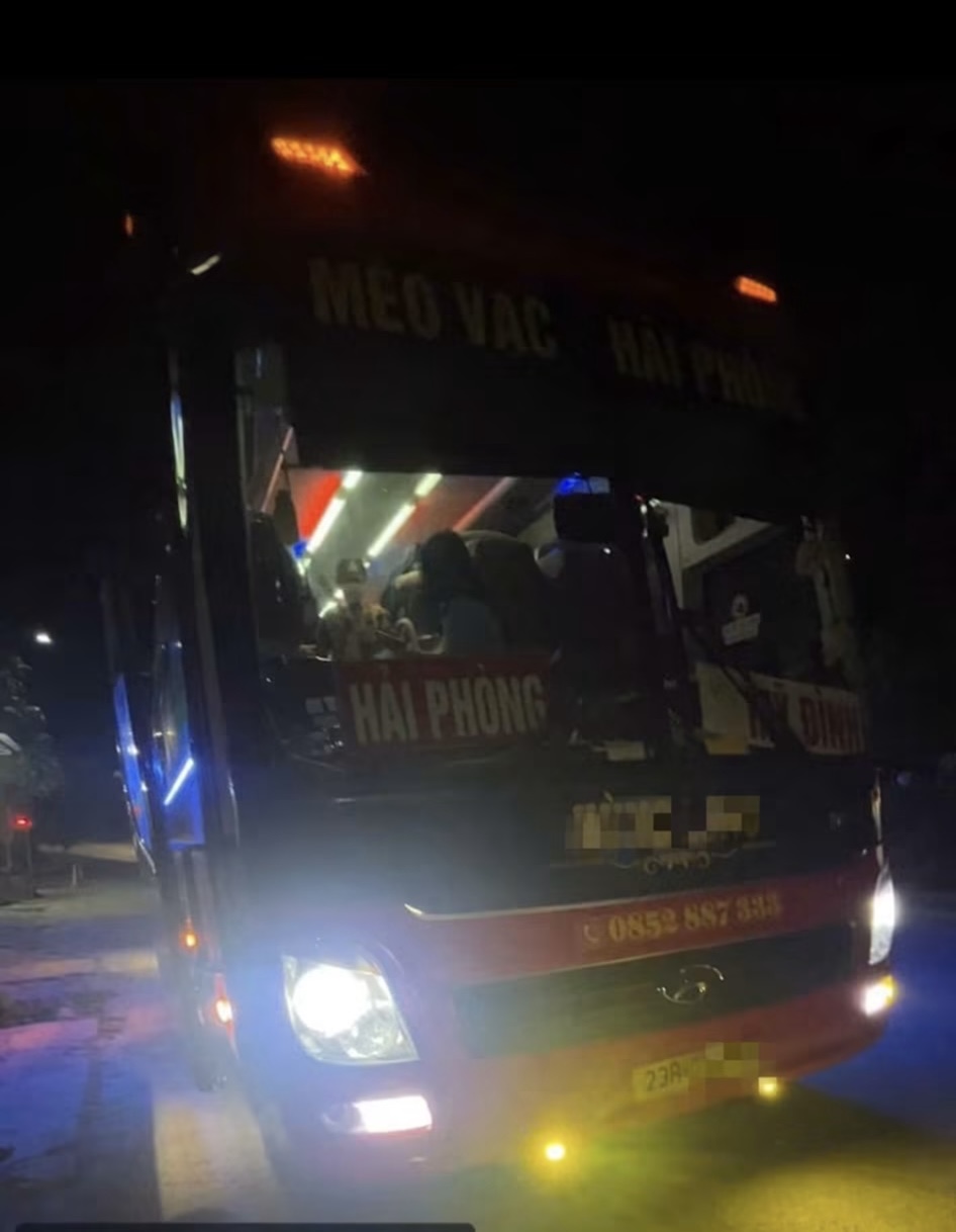 Chở qu&aacute; số người quy định, một xe kh&aacute;ch ở Tuy&ecirc;n Quang bị phạt 174 triệu đồng - Ảnh 2.