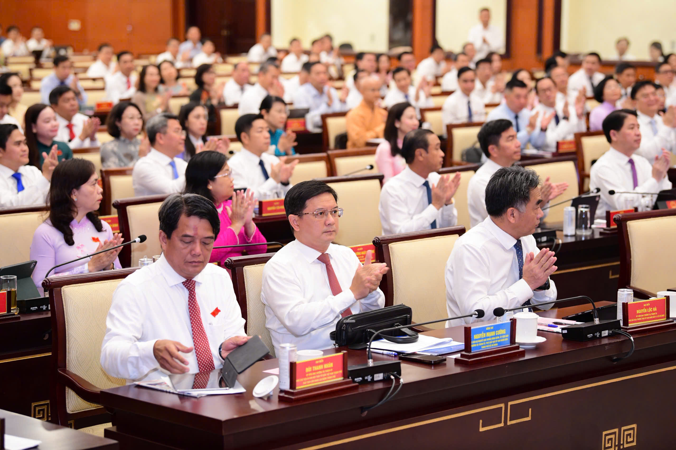 B&iacute; thư TP.HCM: Nghị quyết kh&ocirc;ng phải đ&iacute;ch đến, kết quả mới l&agrave; mục ti&ecirc;u - Ảnh 2.