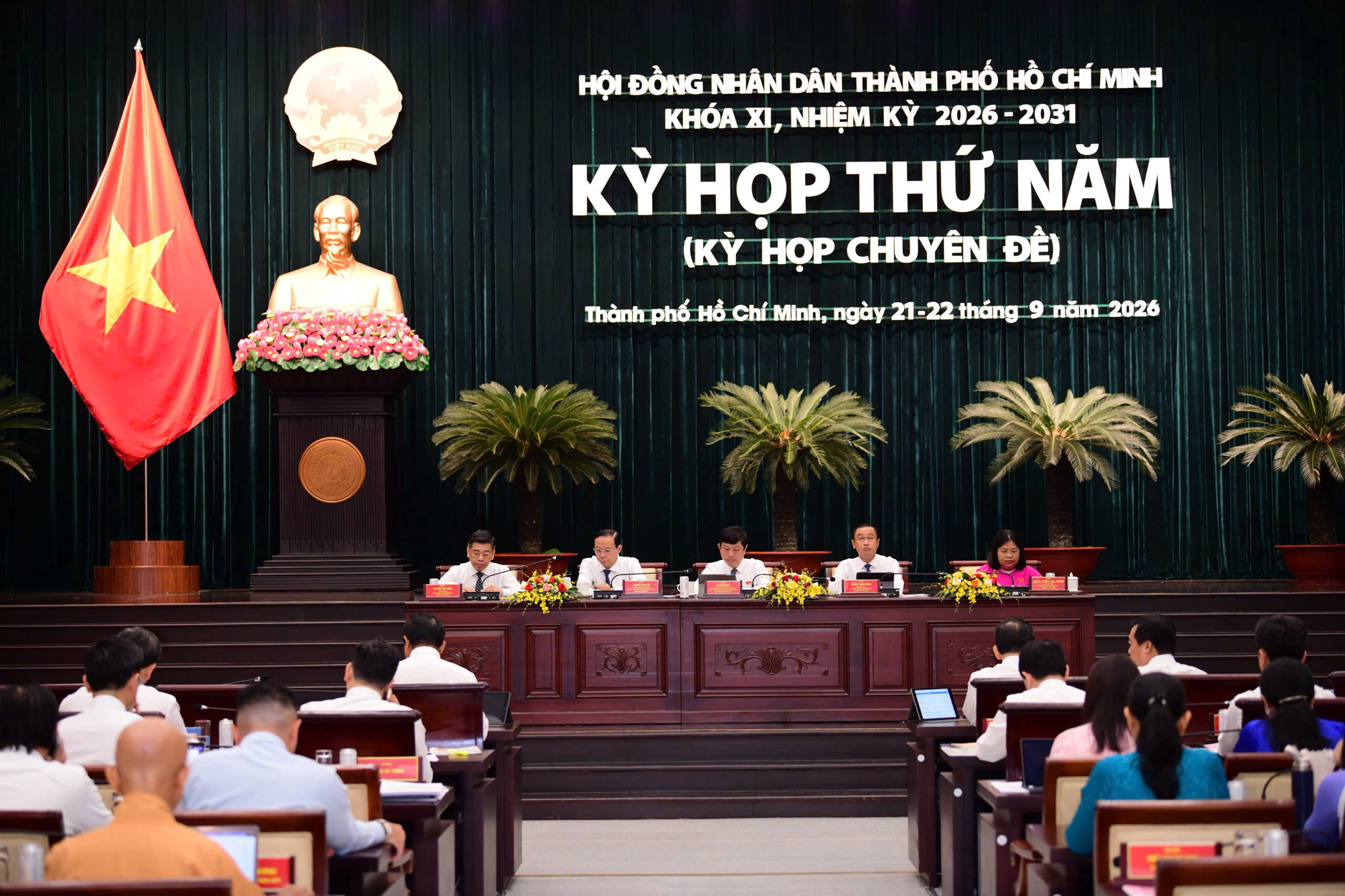 B&iacute; thư TP.HCM: Nghị quyết kh&ocirc;ng phải đ&iacute;ch đến, kết quả mới l&agrave; mục ti&ecirc;u - Ảnh 3.