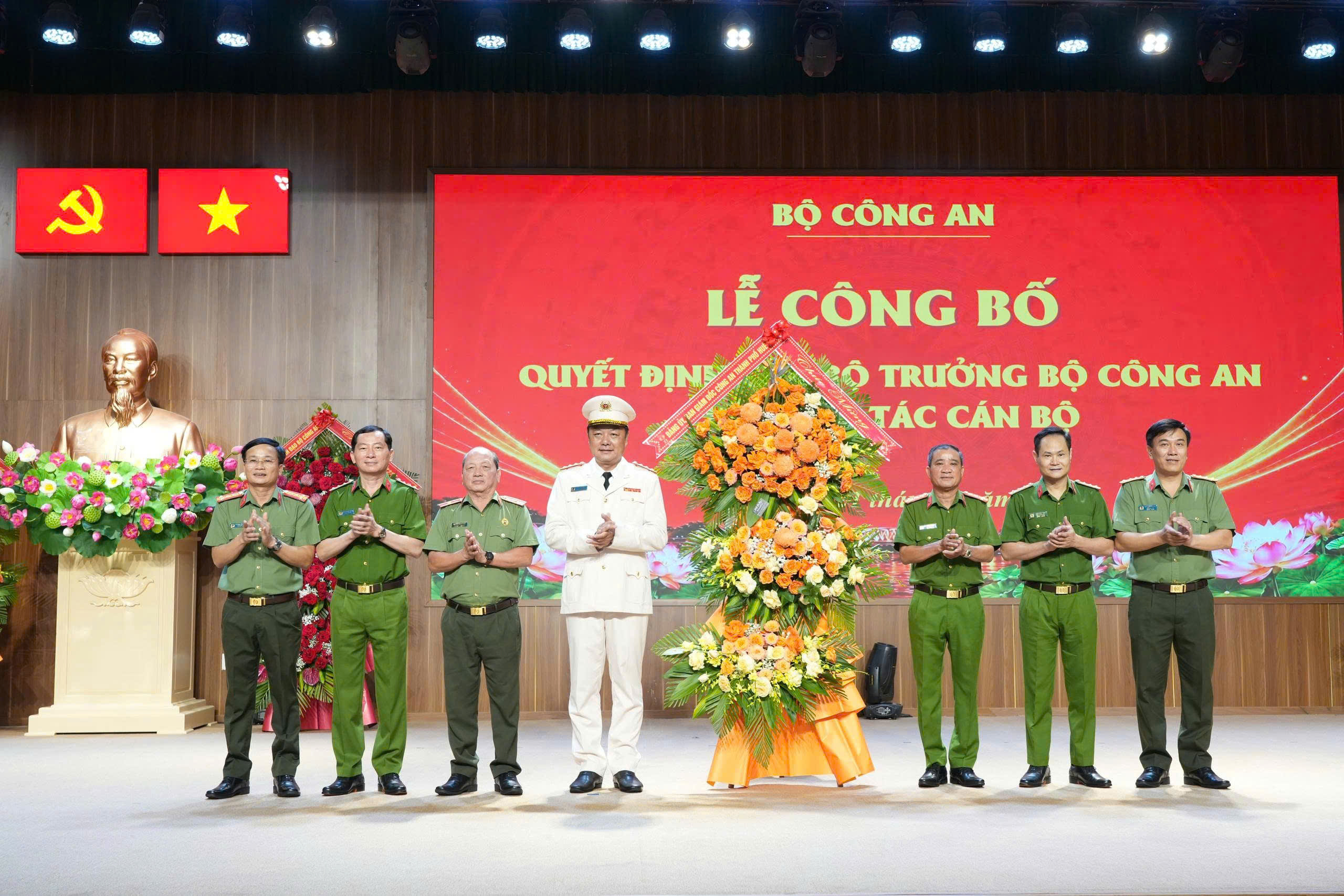 Đại t&aacute; Nguyễn Đ&igrave;nh Dương l&agrave;m Gi&aacute;m đốc C&ocirc;ng an TP Huế- Ảnh 3.