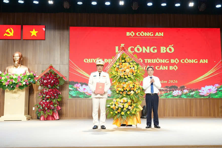 Đại t&aacute; Nguyễn Đ&igrave;nh Dương l&agrave;m Gi&aacute;m đốc C&ocirc;ng an TP Huế- Ảnh 2.