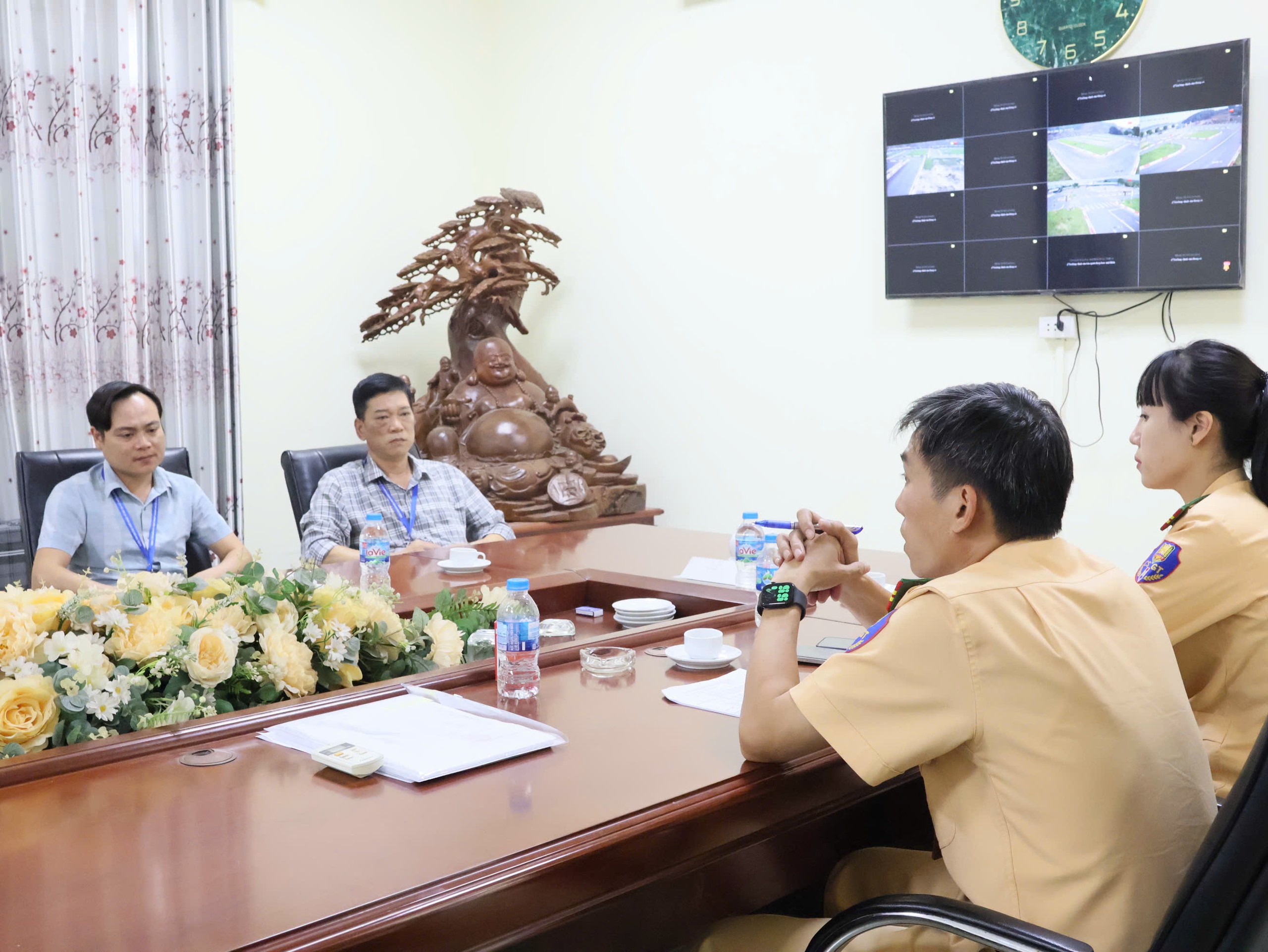 H&agrave; Nội: Chấn chỉnh việc chấp h&agrave;nh an to&agrave;n giao th&ocirc;ng của xe tập l&aacute;i, ngăn tai nạn - Ảnh 1.